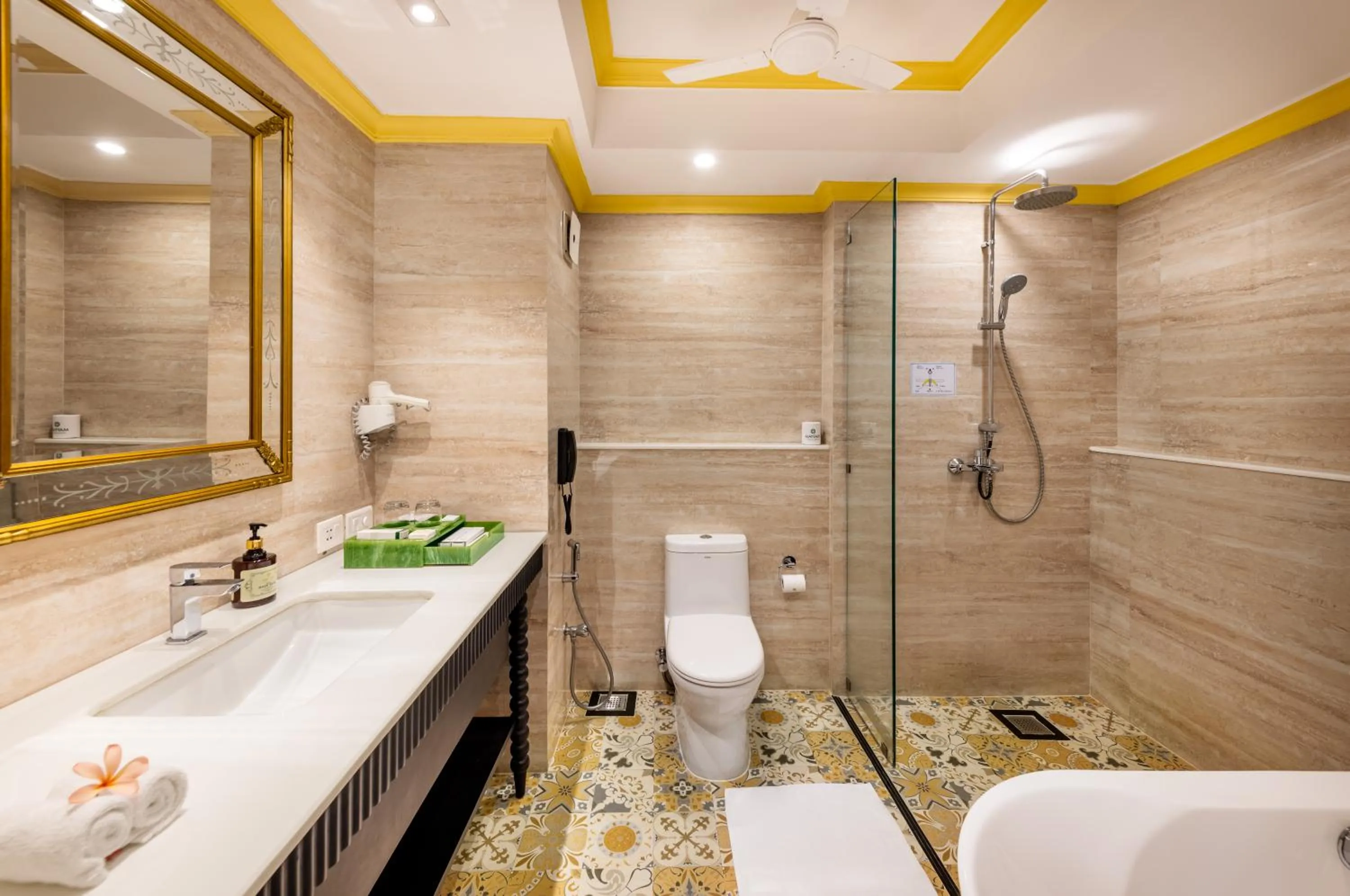 Club Room King in Mayfair Lagoon