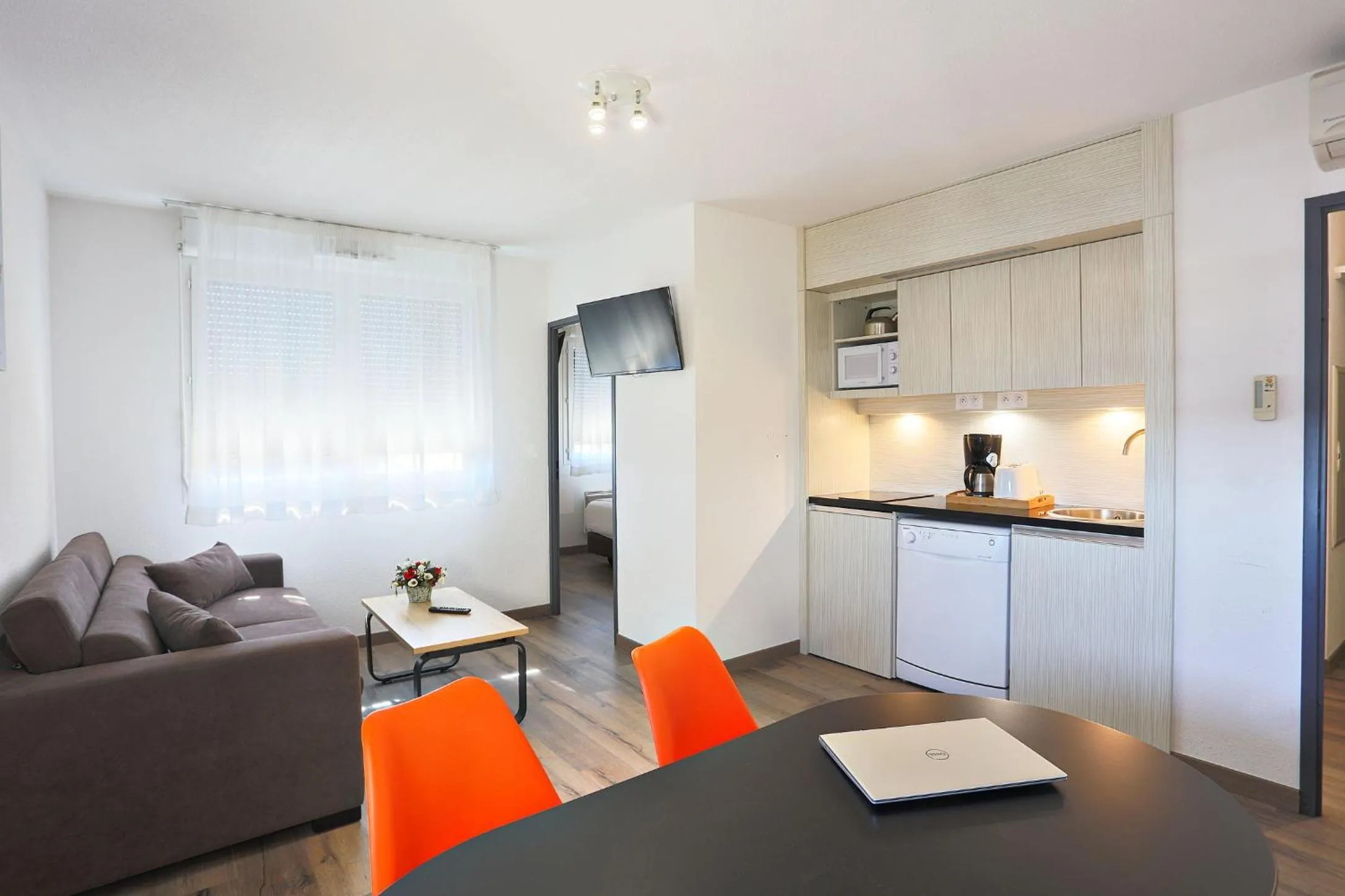 One-Bedroom Apartment in Park Wilson Airport