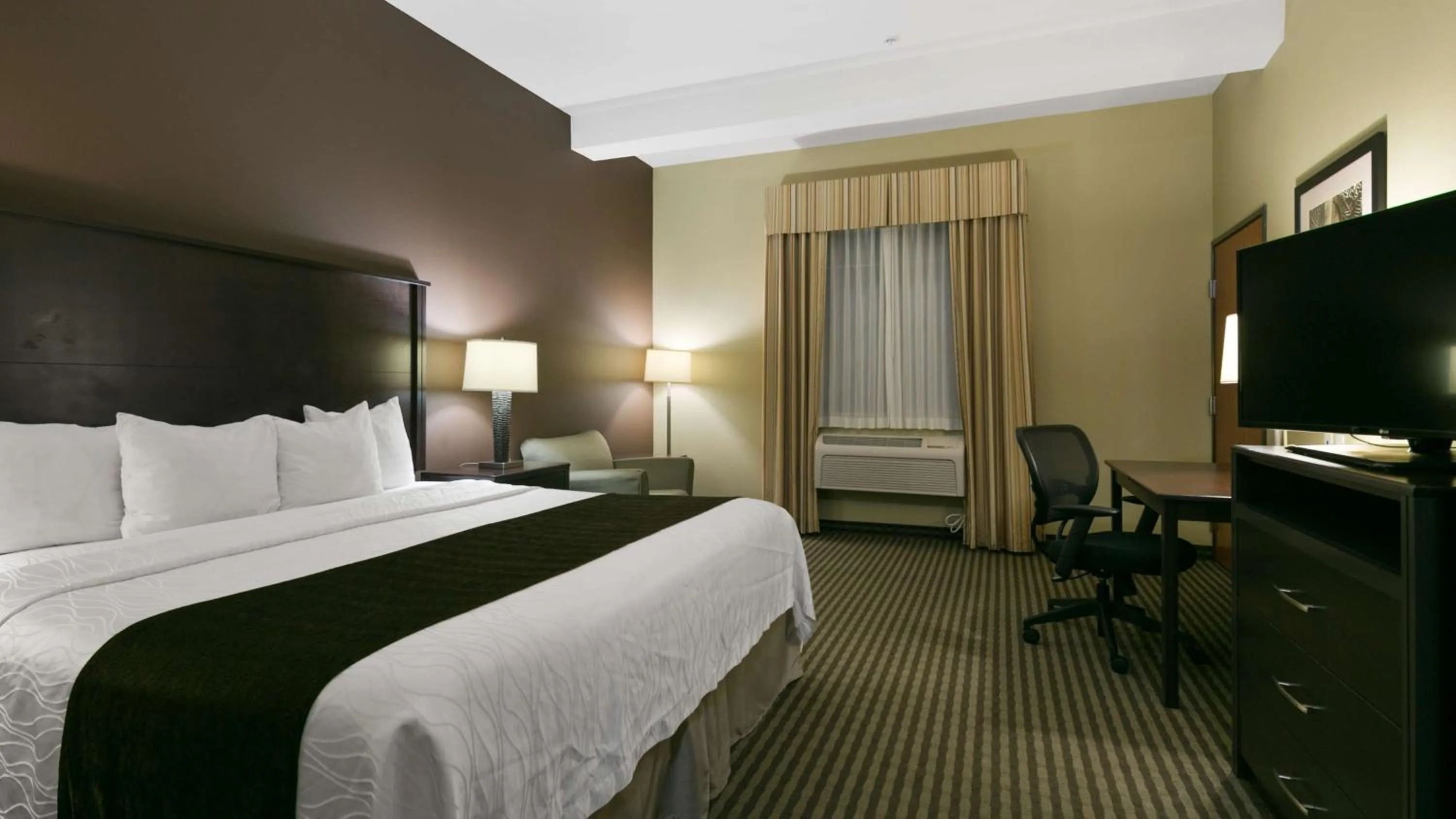 King Room - Non-Smoking in Best Western Plus Port of Camas-Washougal Convention Center