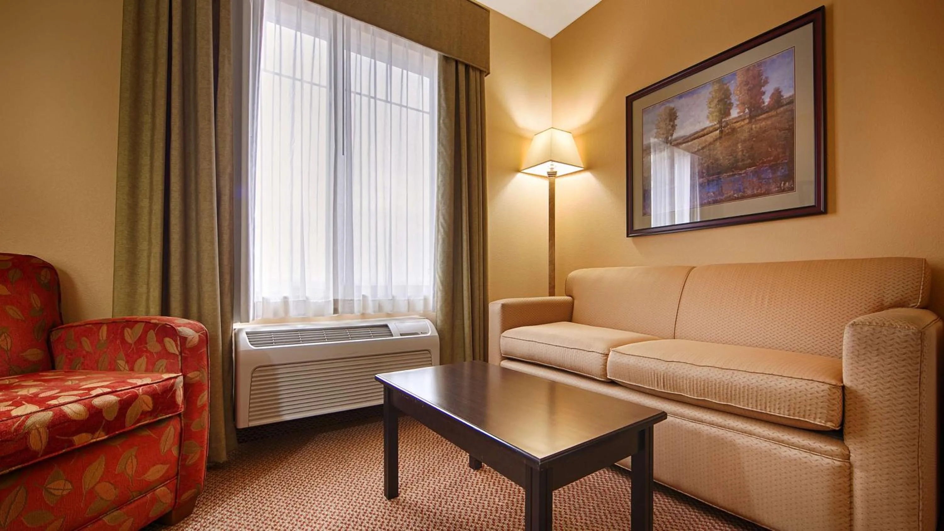 Queen Suite with Two Queen Beds - Non-Smoking in Best Western Plus Port of Camas-Washougal Convention Center