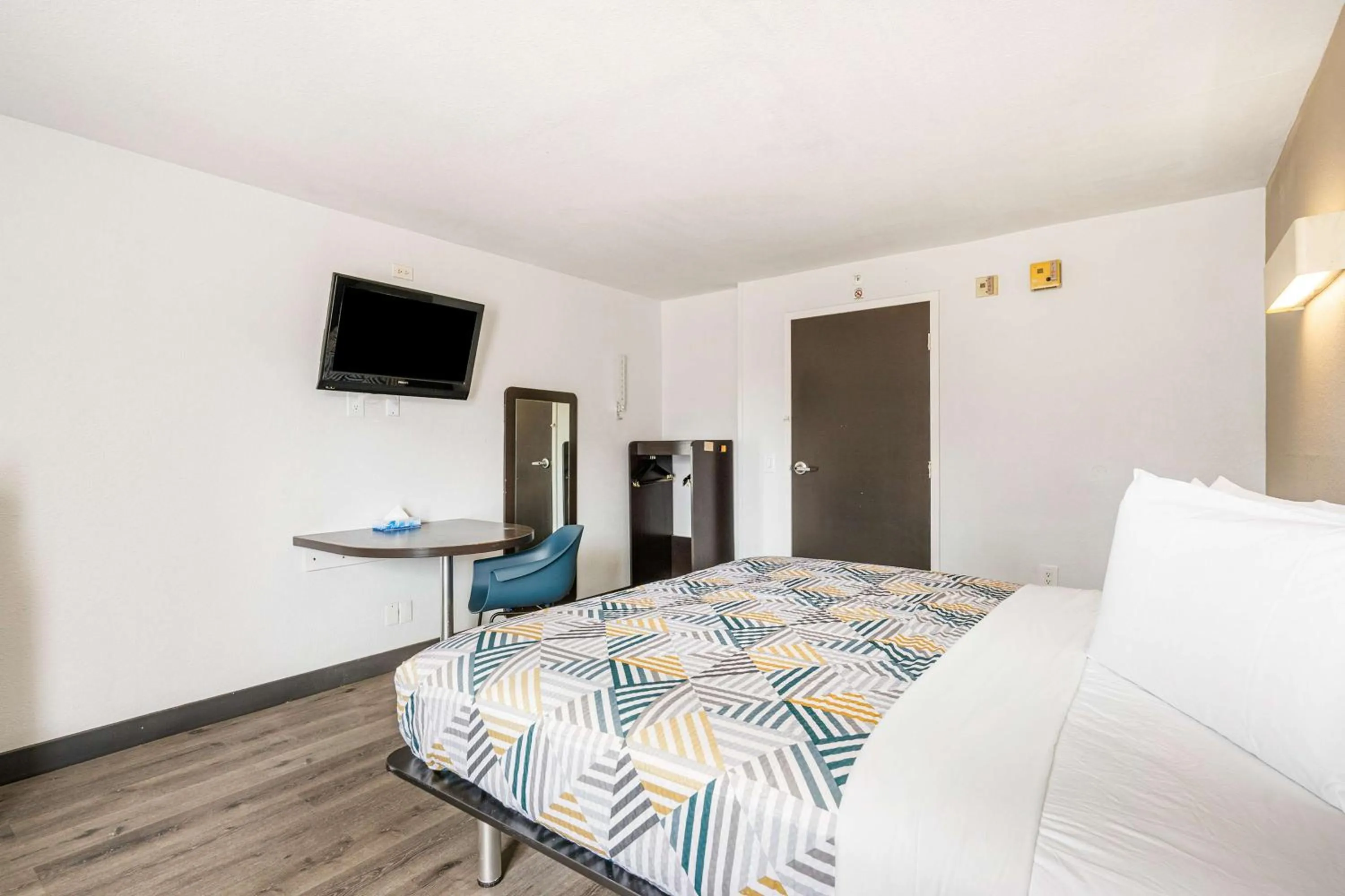 King Room - single occupancy - Disability Access - Smoking in Motel 6 - Augusta, GA