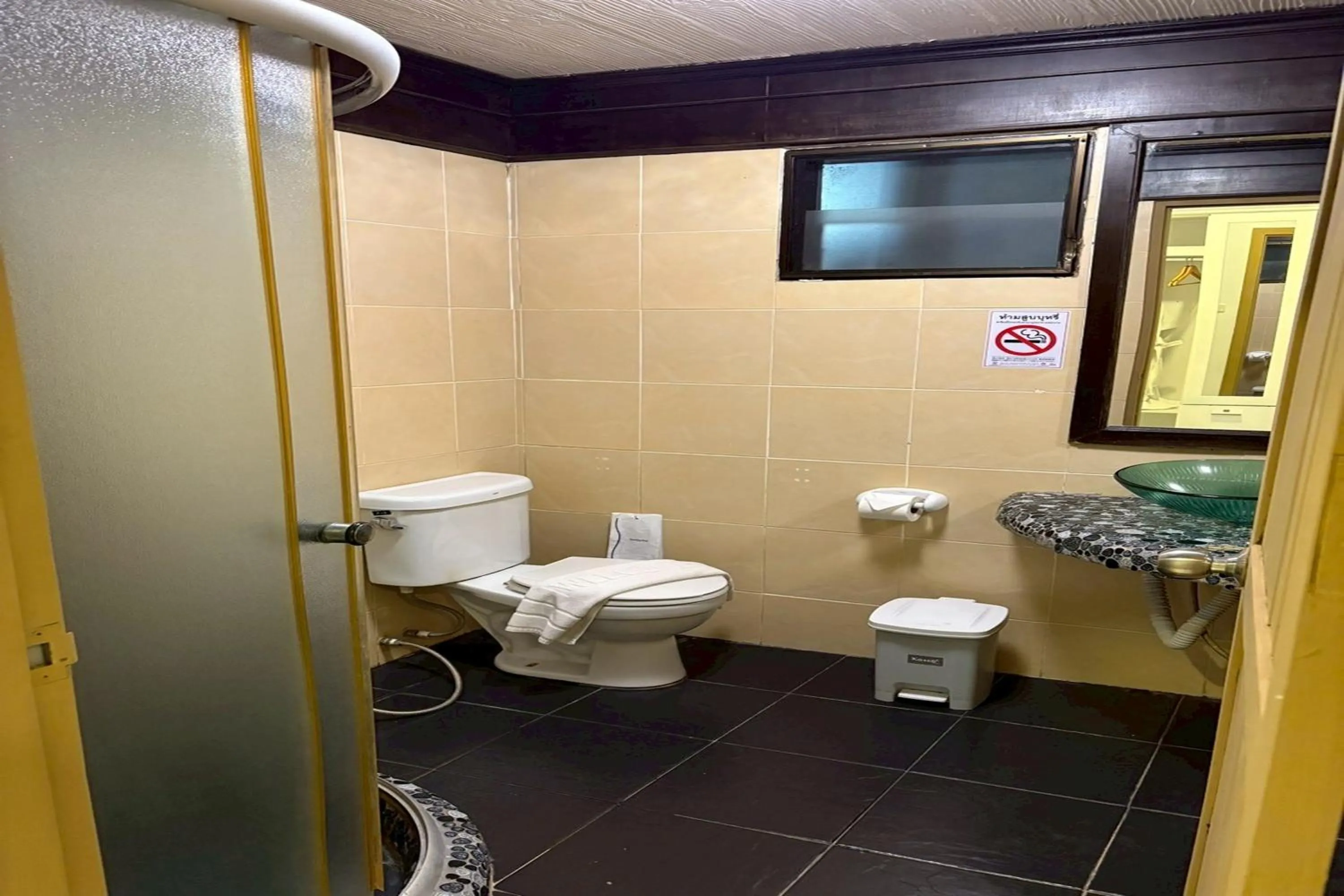 Deluxe Twin Room in NIM SEE SENG Hotel