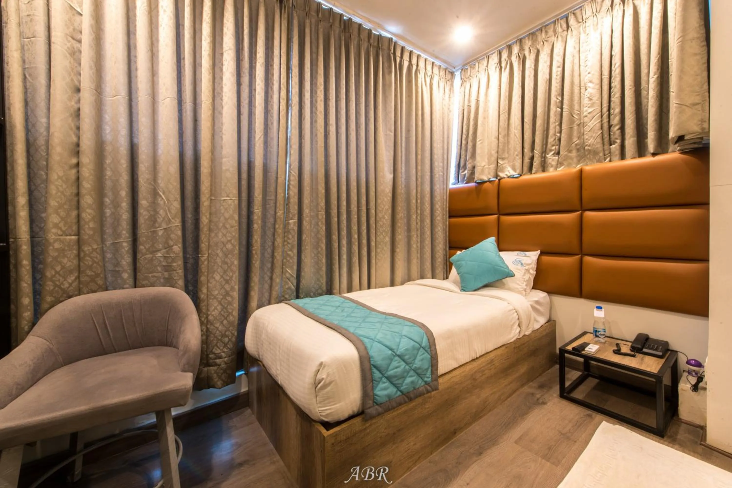 Single Room with Private Bathroom in Caramel Hotels