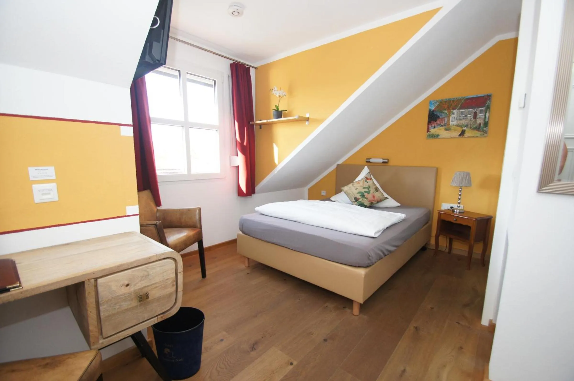 Superior Single Room - single occupancy in UNO Hotel Chapeau Noir - Free Parking