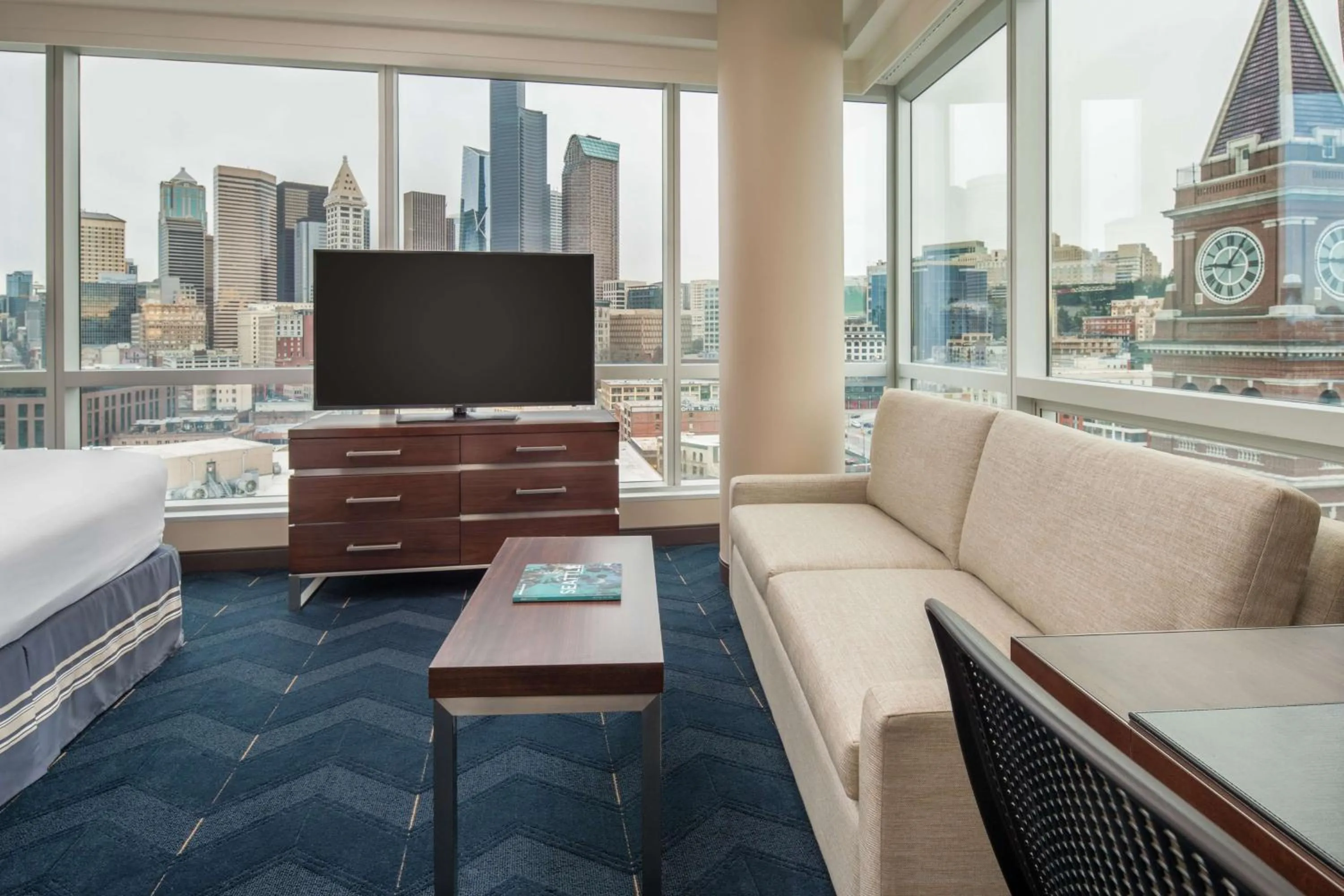 Corner King Studio with City View in Embassy Suites By Hilton Seattle Downtown Pioneer Square