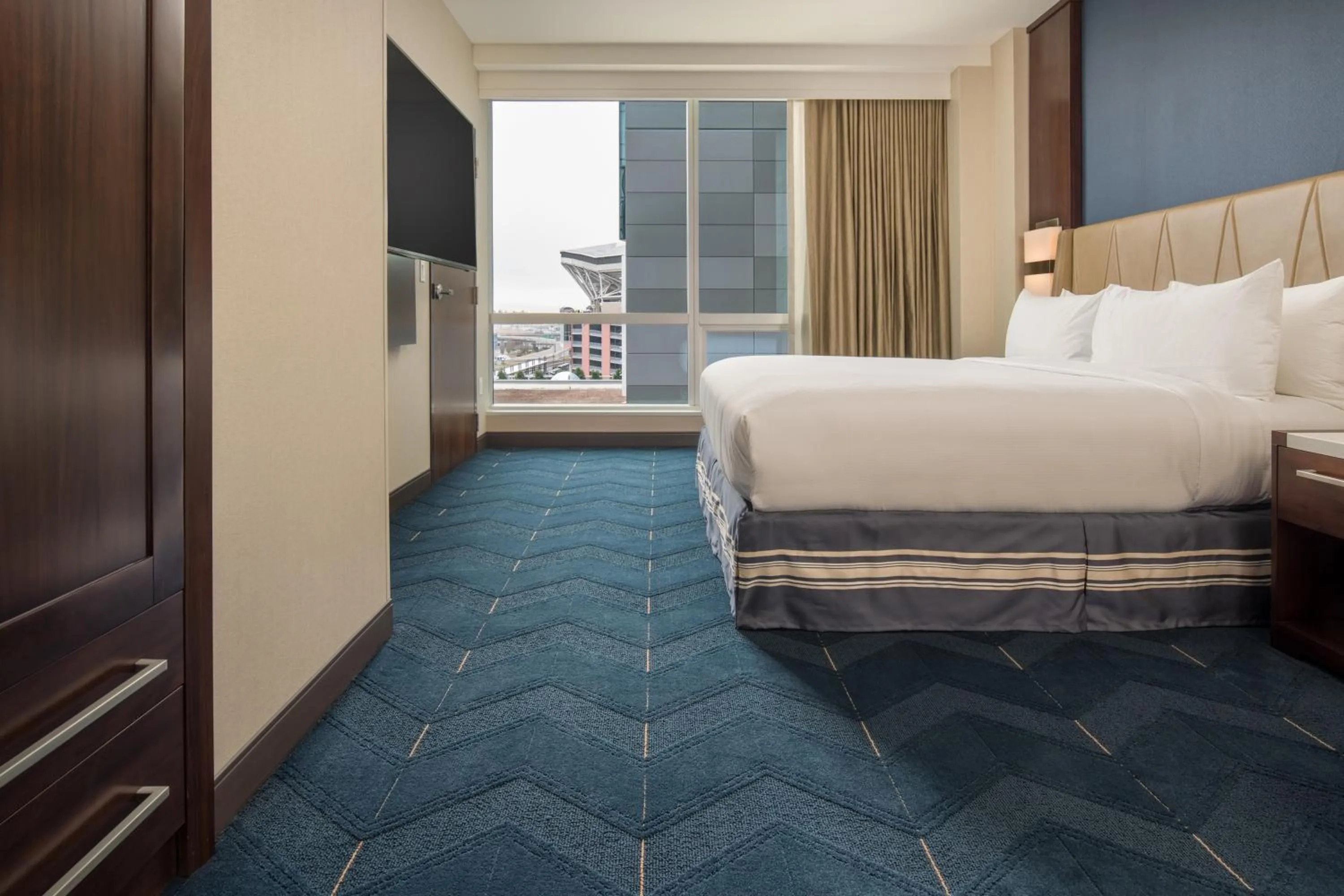 Corner King Suite with Sofa Bed in Embassy Suites By Hilton Seattle Downtown Pioneer Square