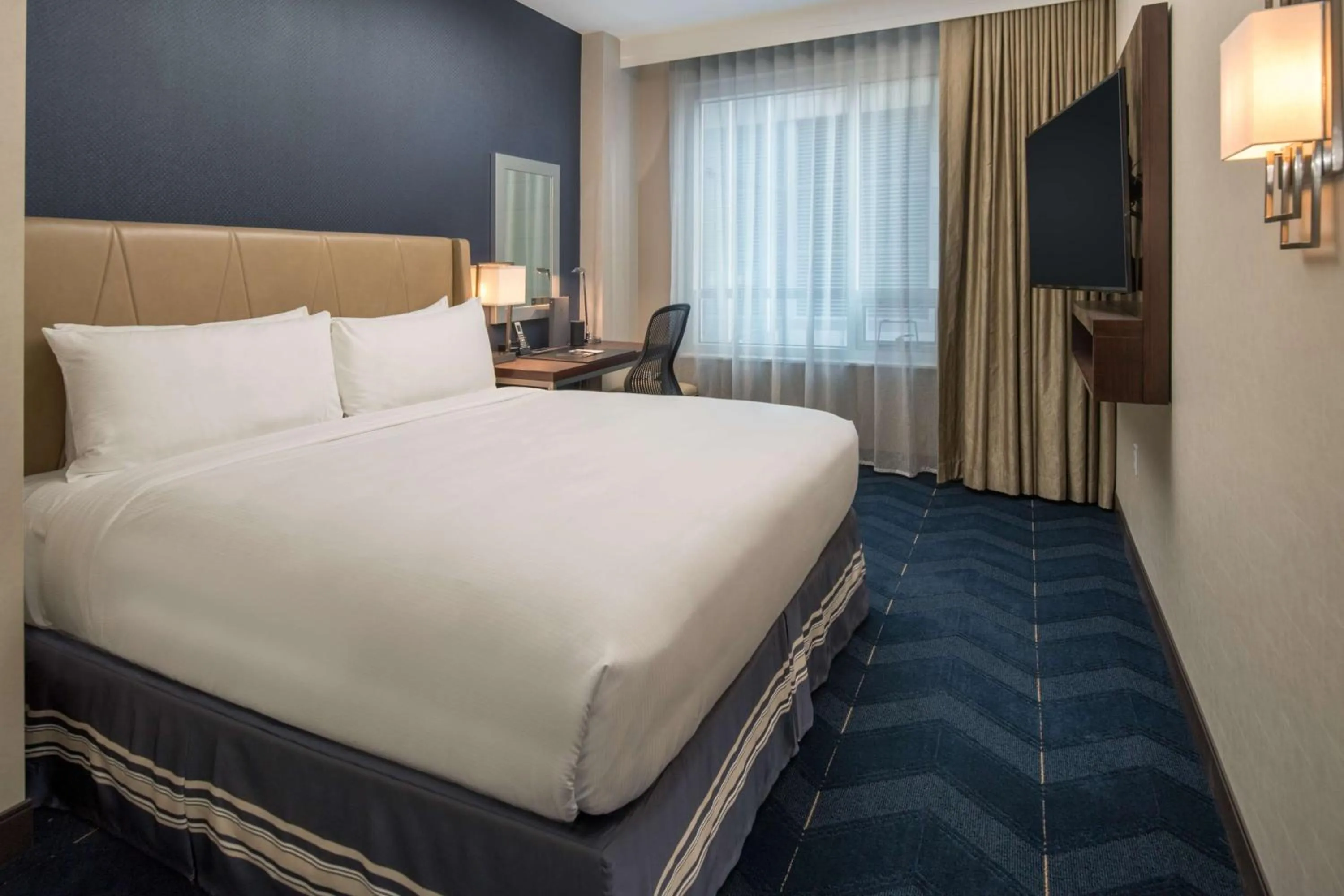 King Room in Embassy Suites By Hilton Seattle Downtown Pioneer Square