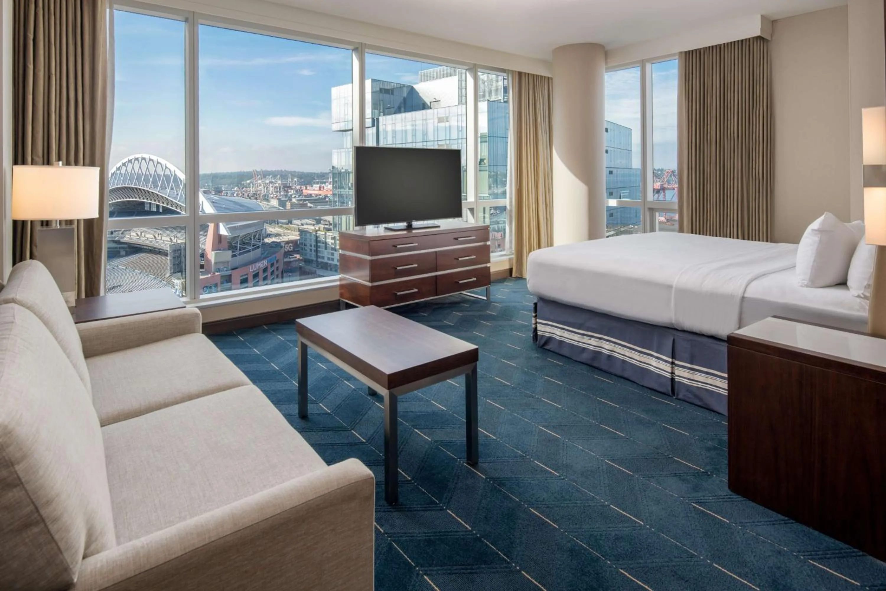 Corner King Studio with Stadium View in Embassy Suites By Hilton Seattle Downtown Pioneer Square