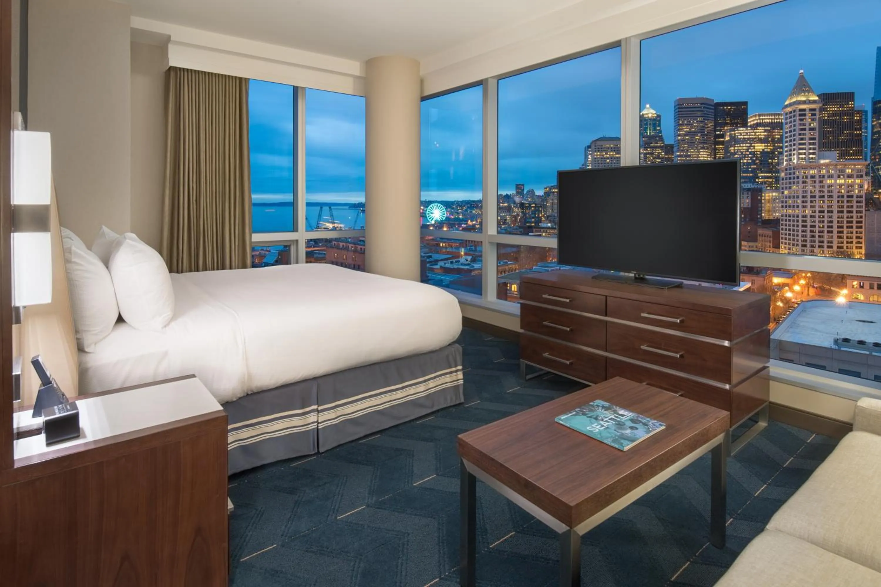 Corner King Studio with Water View in Embassy Suites By Hilton Seattle Downtown Pioneer Square