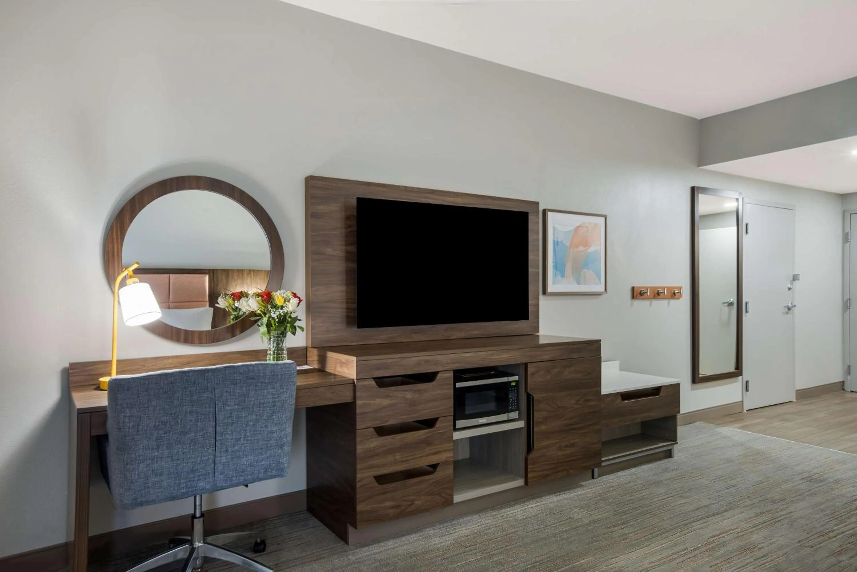 Room with Two Queen Beds - Non-Smoking in Hampton Inn Linden