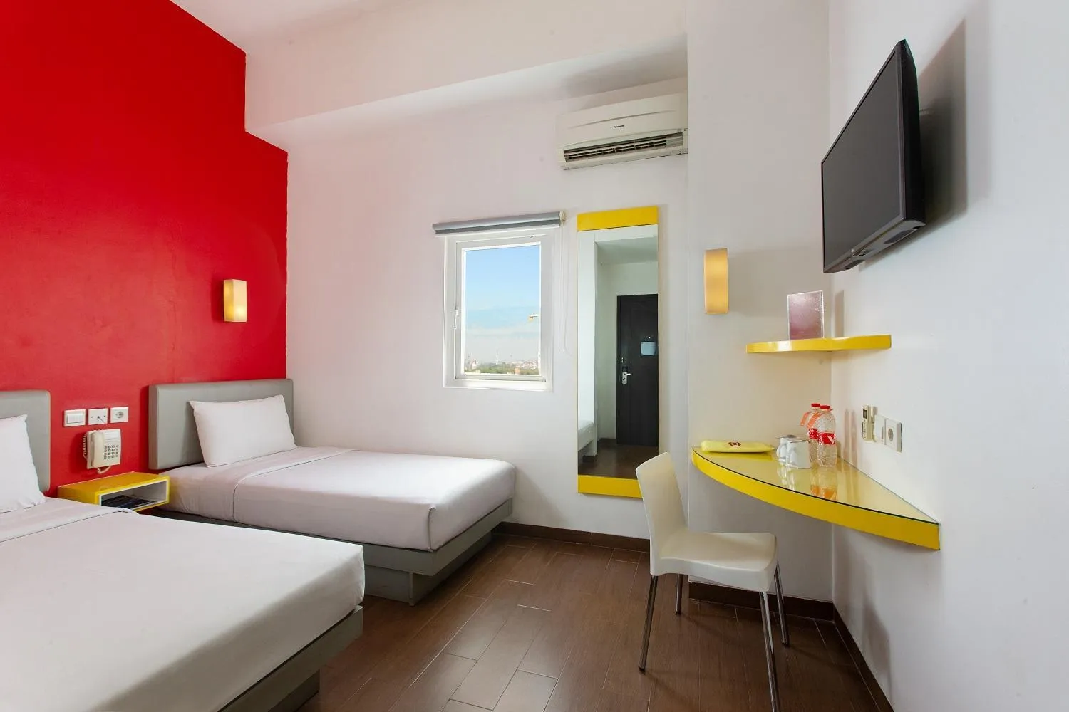 Smart Twin Room in Amaris Hotel Pemuda Semarang