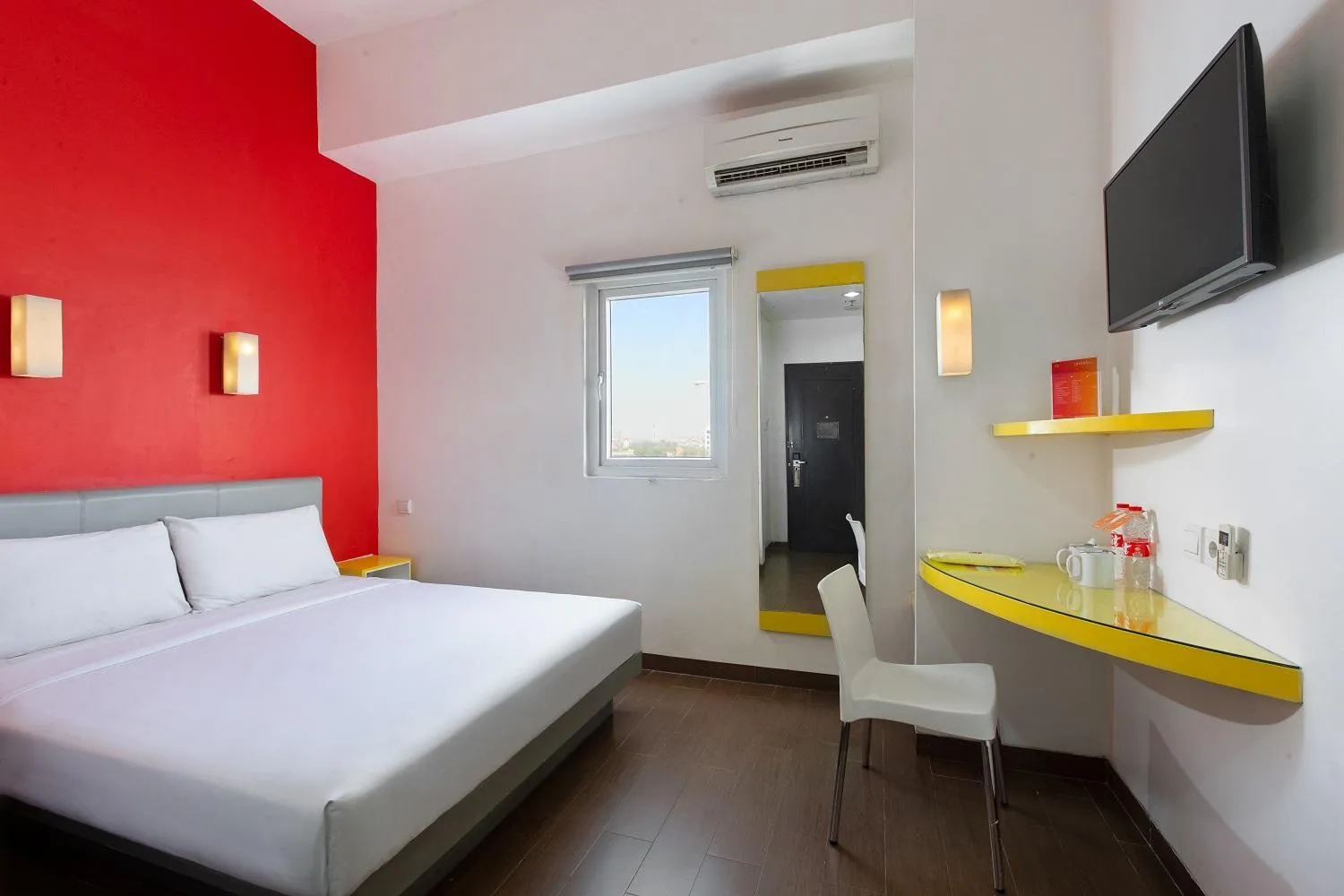 Smart Queen Room in Amaris Hotel Pemuda Semarang