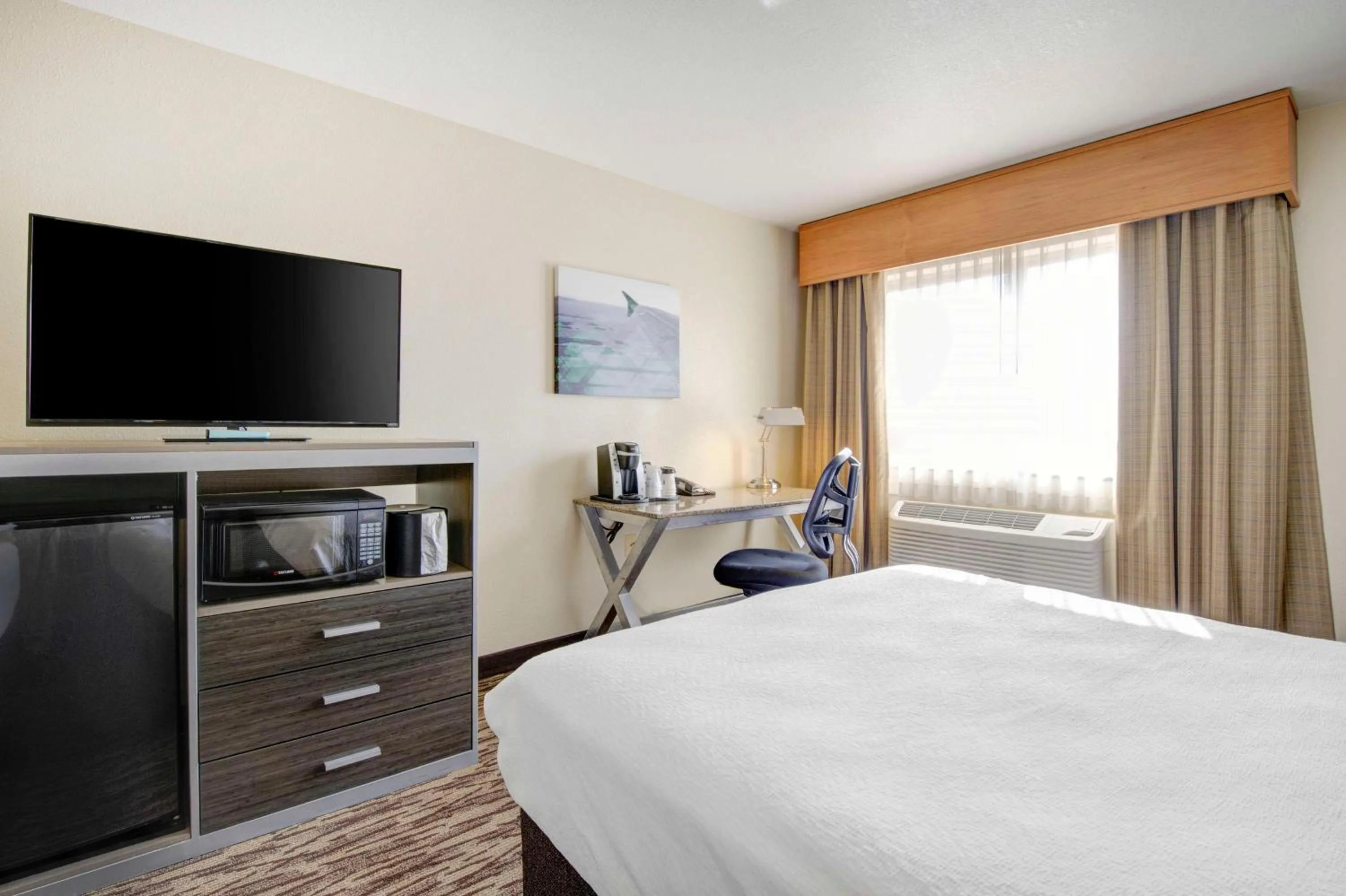 King Room with Sofa Bed in Best Western PLUS Peppertree Airport Inn