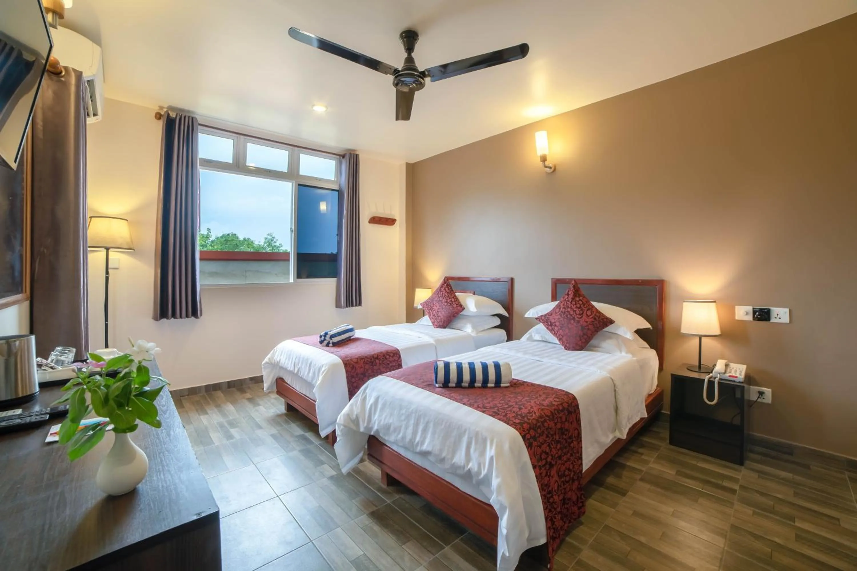 Comfort Twin with Balcony  - single occupancy in Paguro Beach Inn