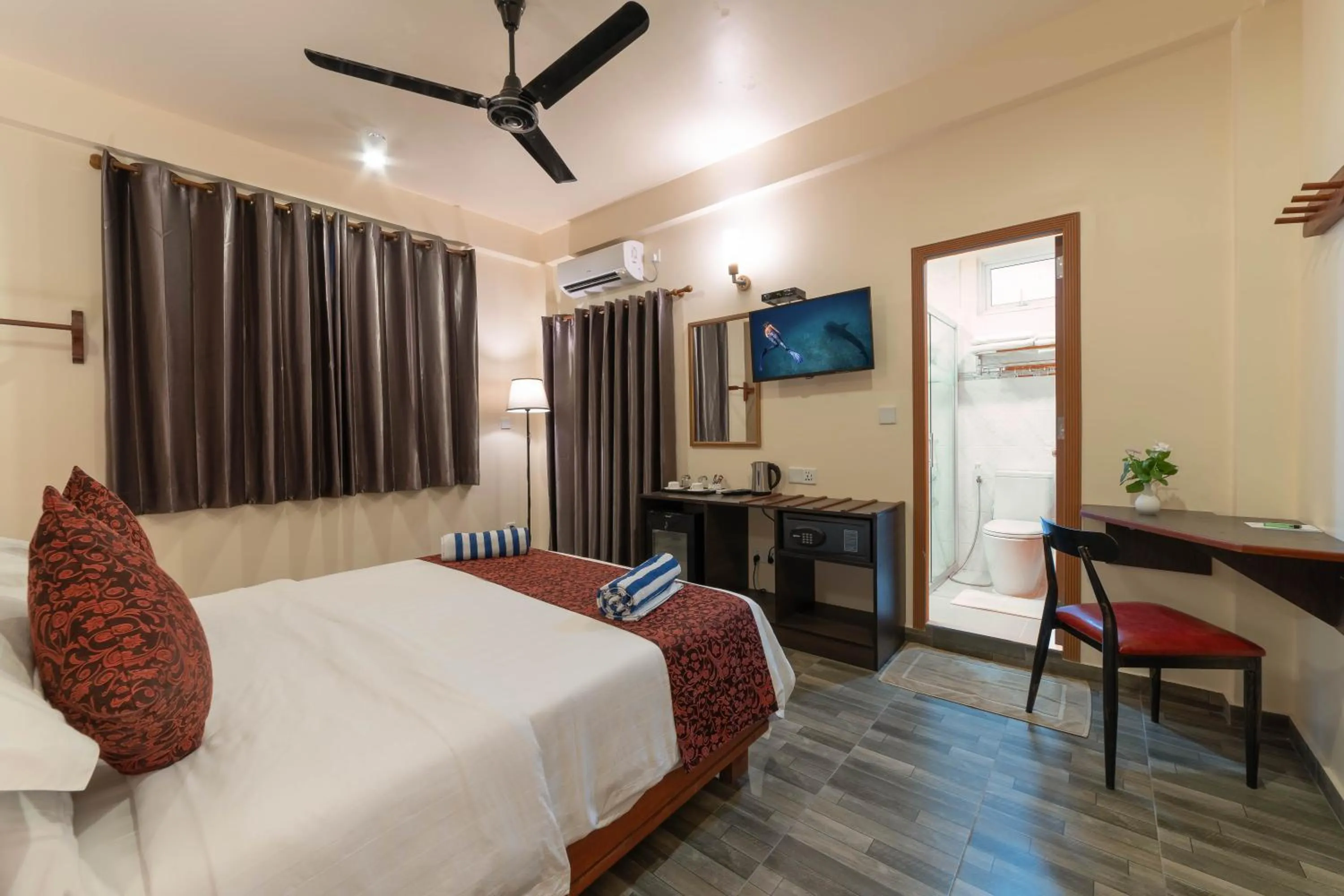 Double Room with Balcony  - single occupancy in Paguro Beach Inn