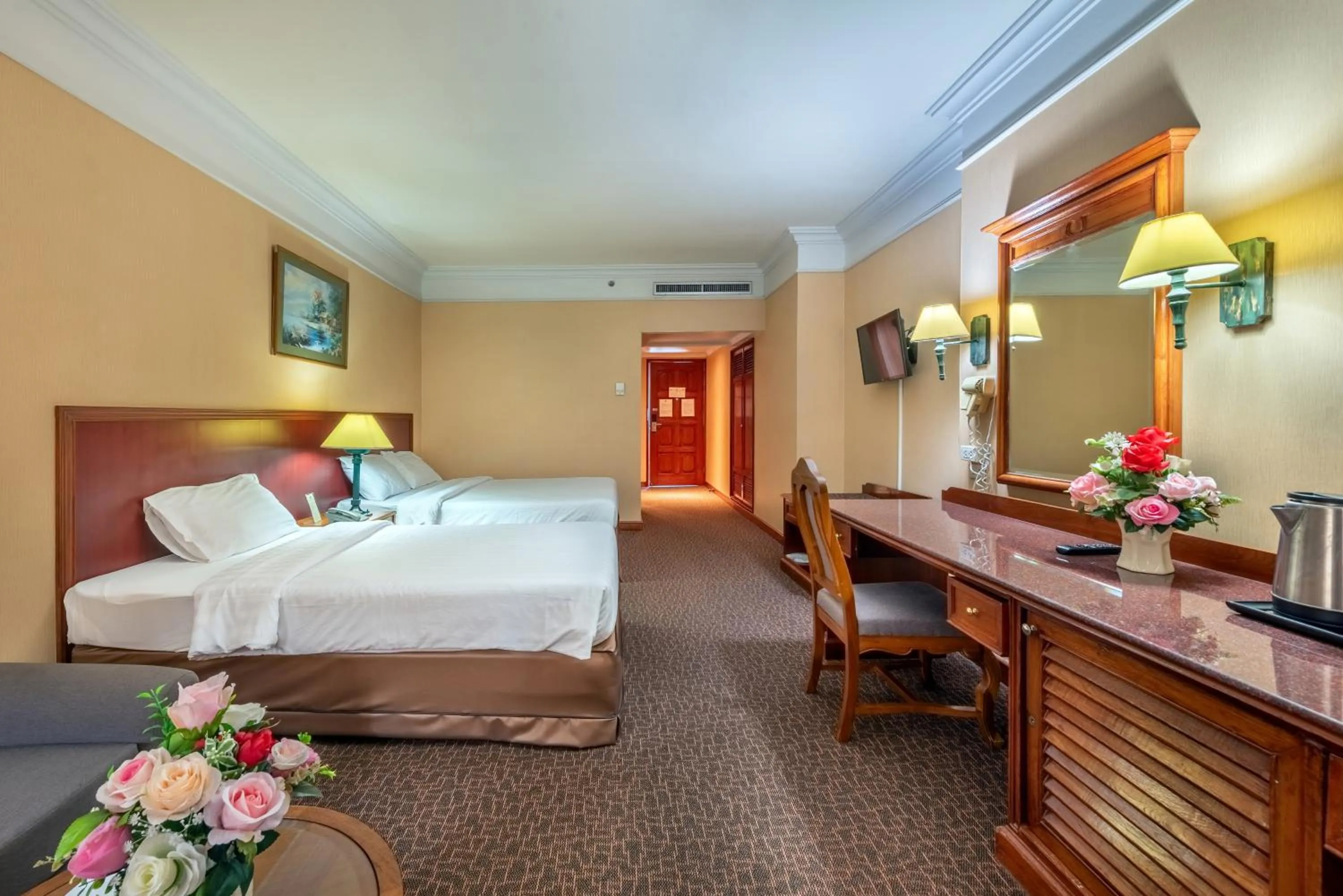 Deluxe Family Room with City View in Royal Benja Hotel - Big Room Family-Friendly