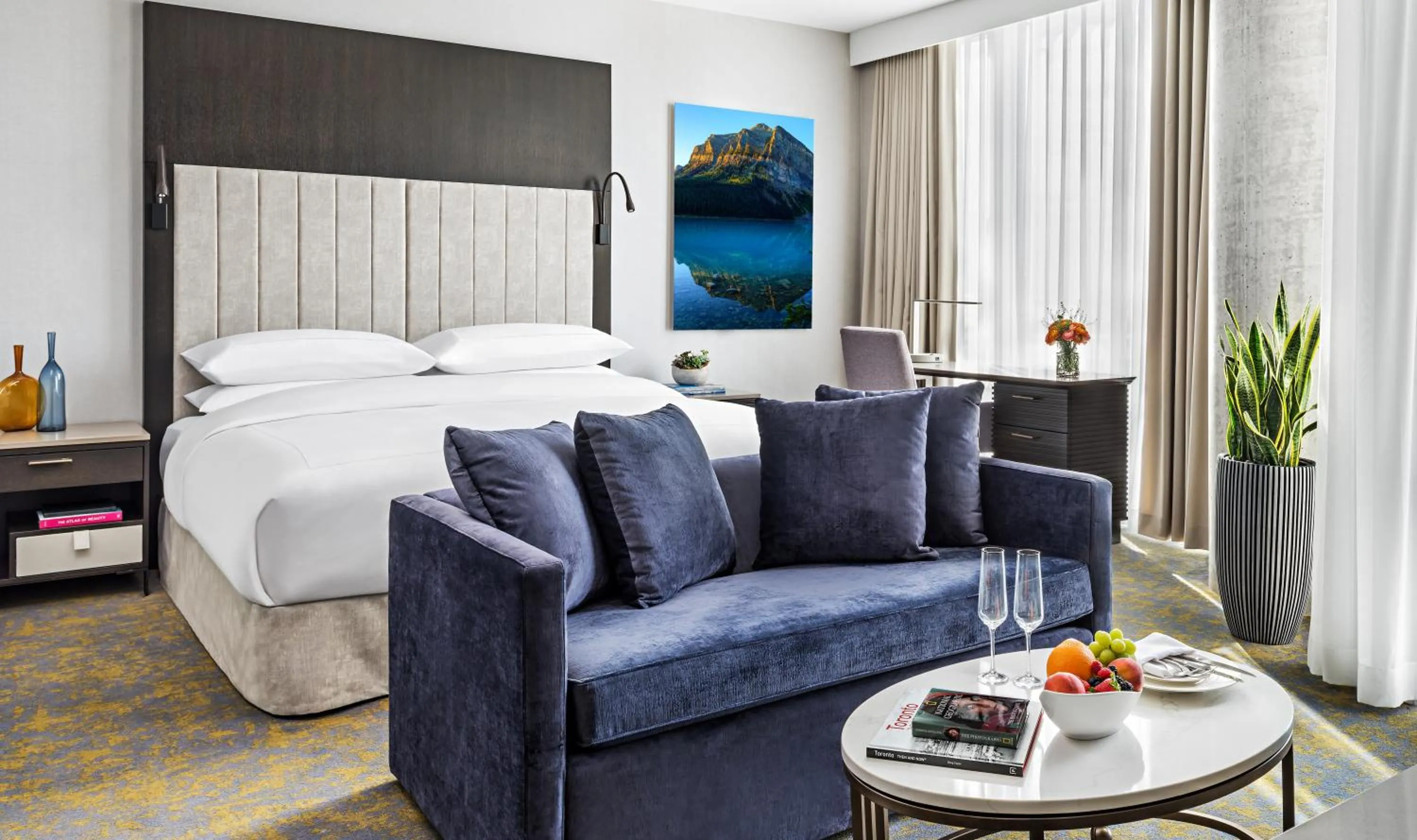 Deluxe King Room in Hotel X Toronto, a Destination by Hyatt Hotel