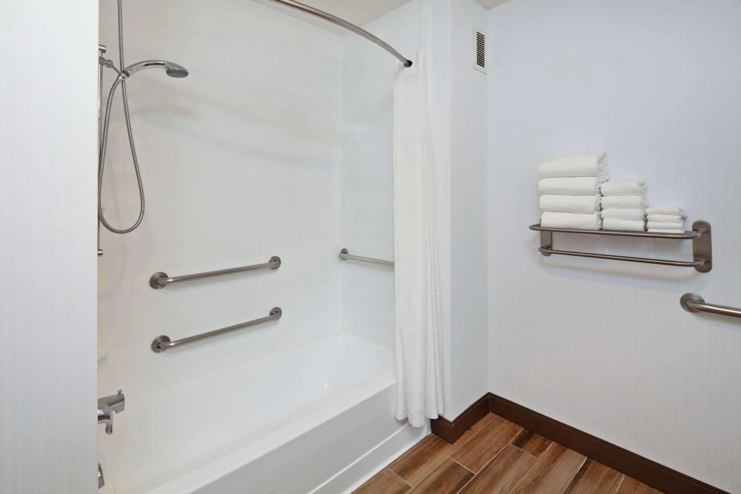 Queen Room with Two Queen Beds - Mobility and Hearing Access/Non-Smoking in Hampton Inn & Suites Chino Hills