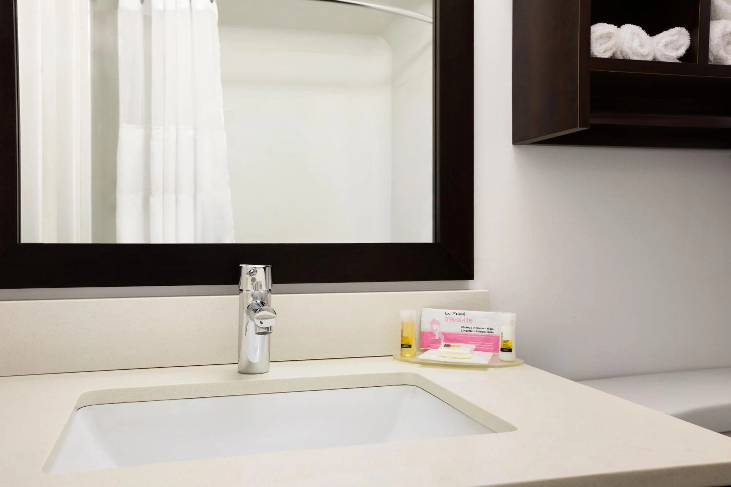 Junior King Suite - Non-Smoking in Days Inn & Suites by Wyndham North Bay Downtown