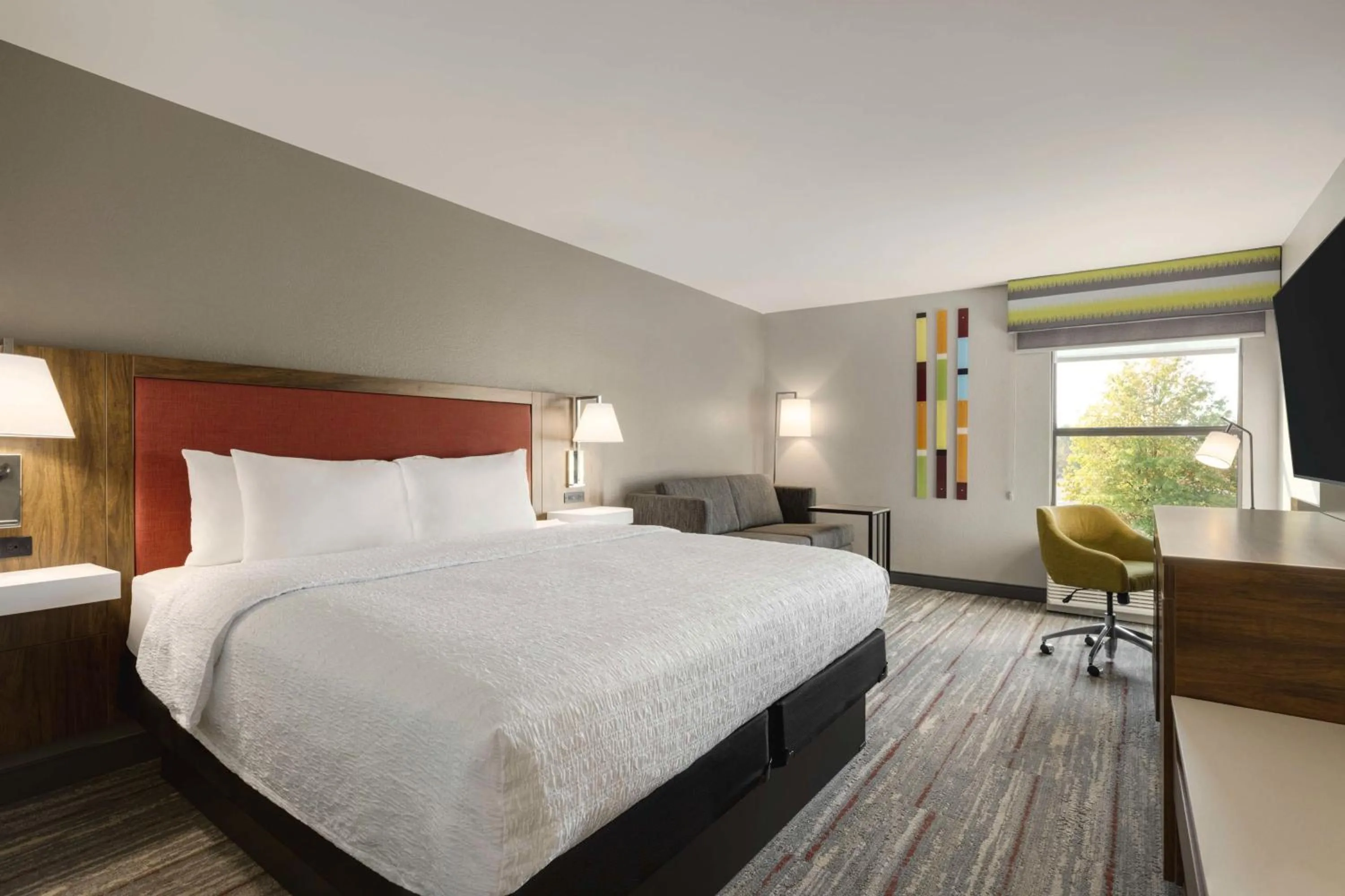 King Room with Sofa Bed in Hampton Inn Starkville