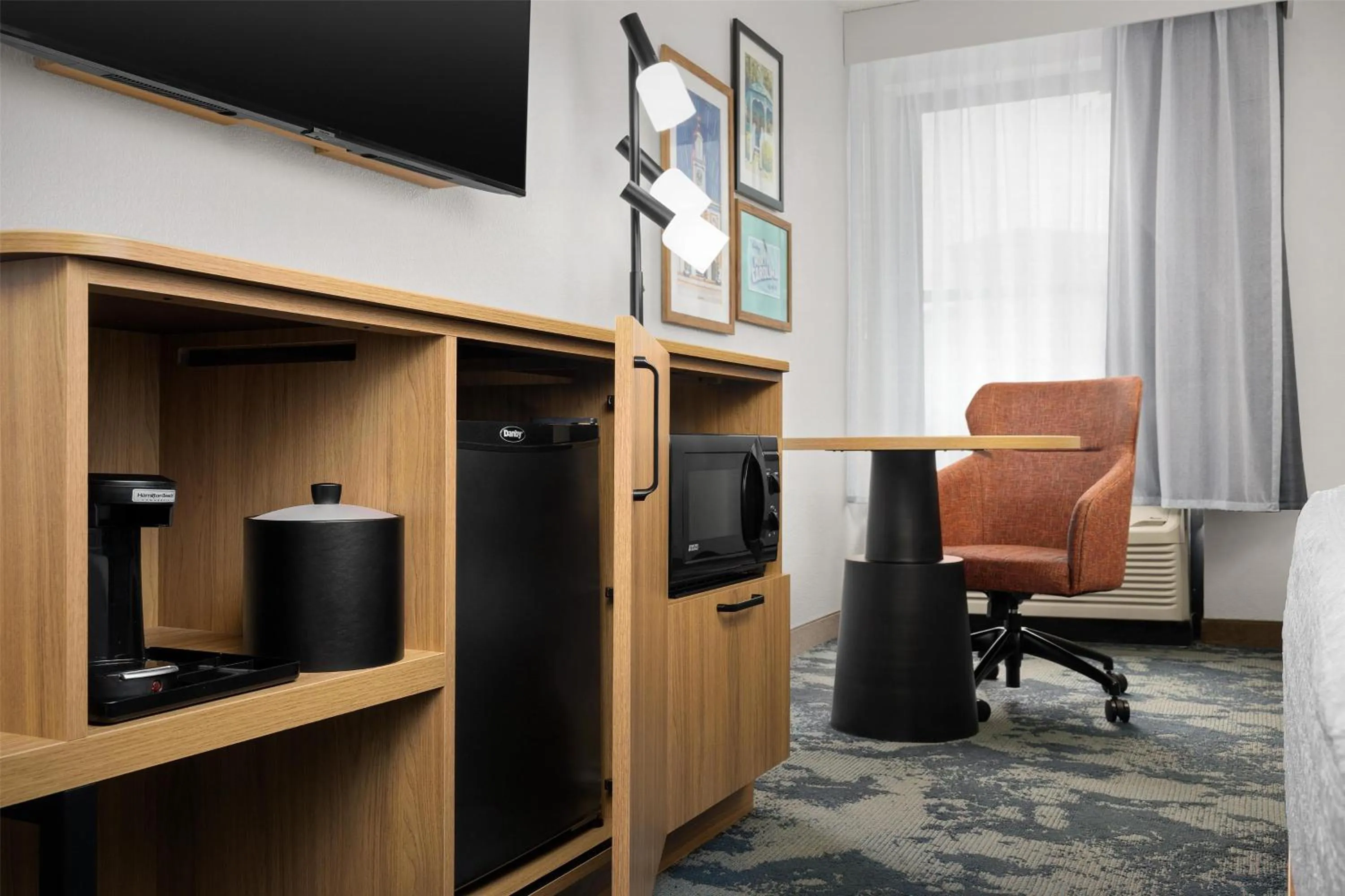 Queen Room with Two Queen Beds - Hearing Access/Non-Smoking in Hampton Inn Fayetteville Fort Bragg