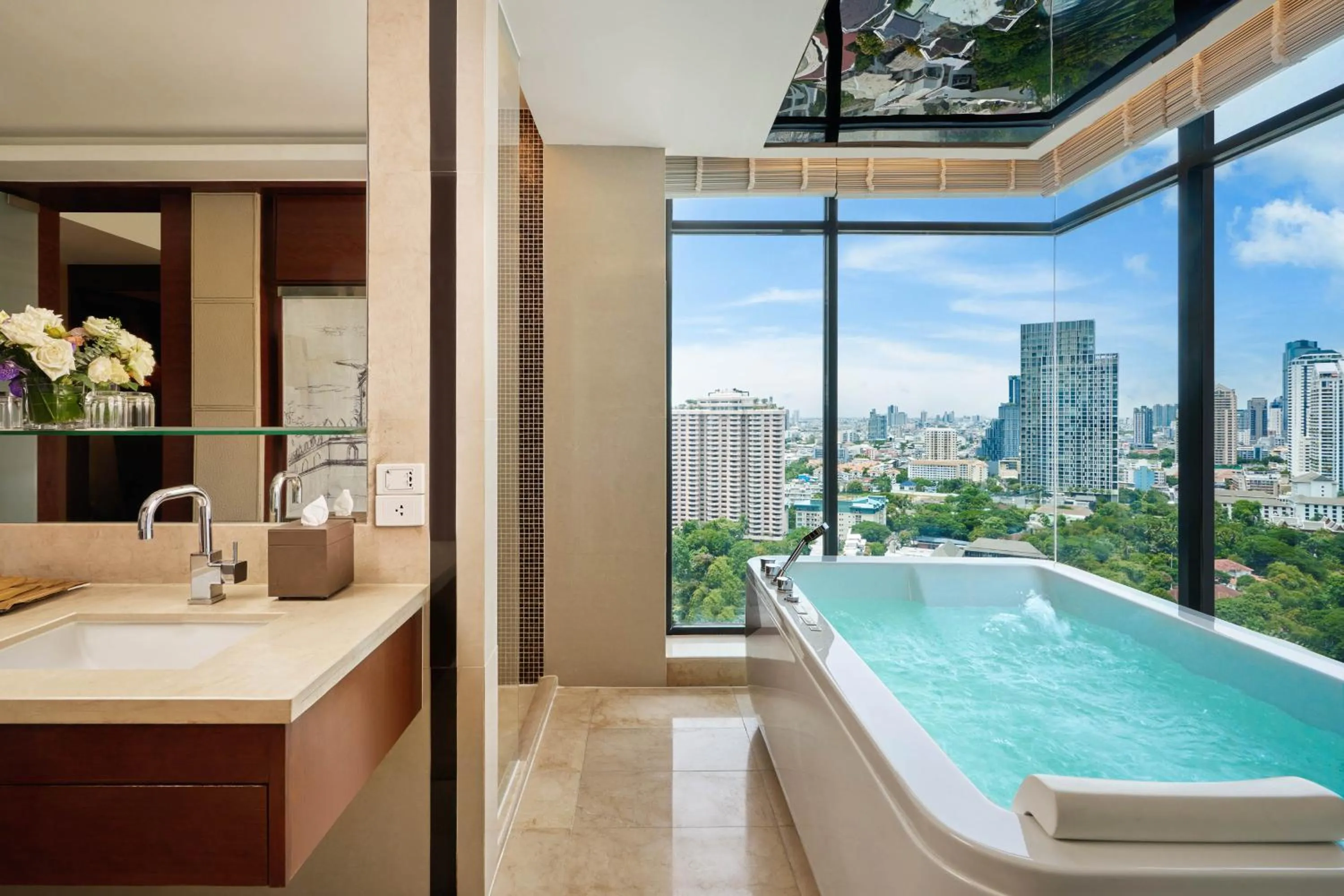 Premier Suite in AETAS lumpini