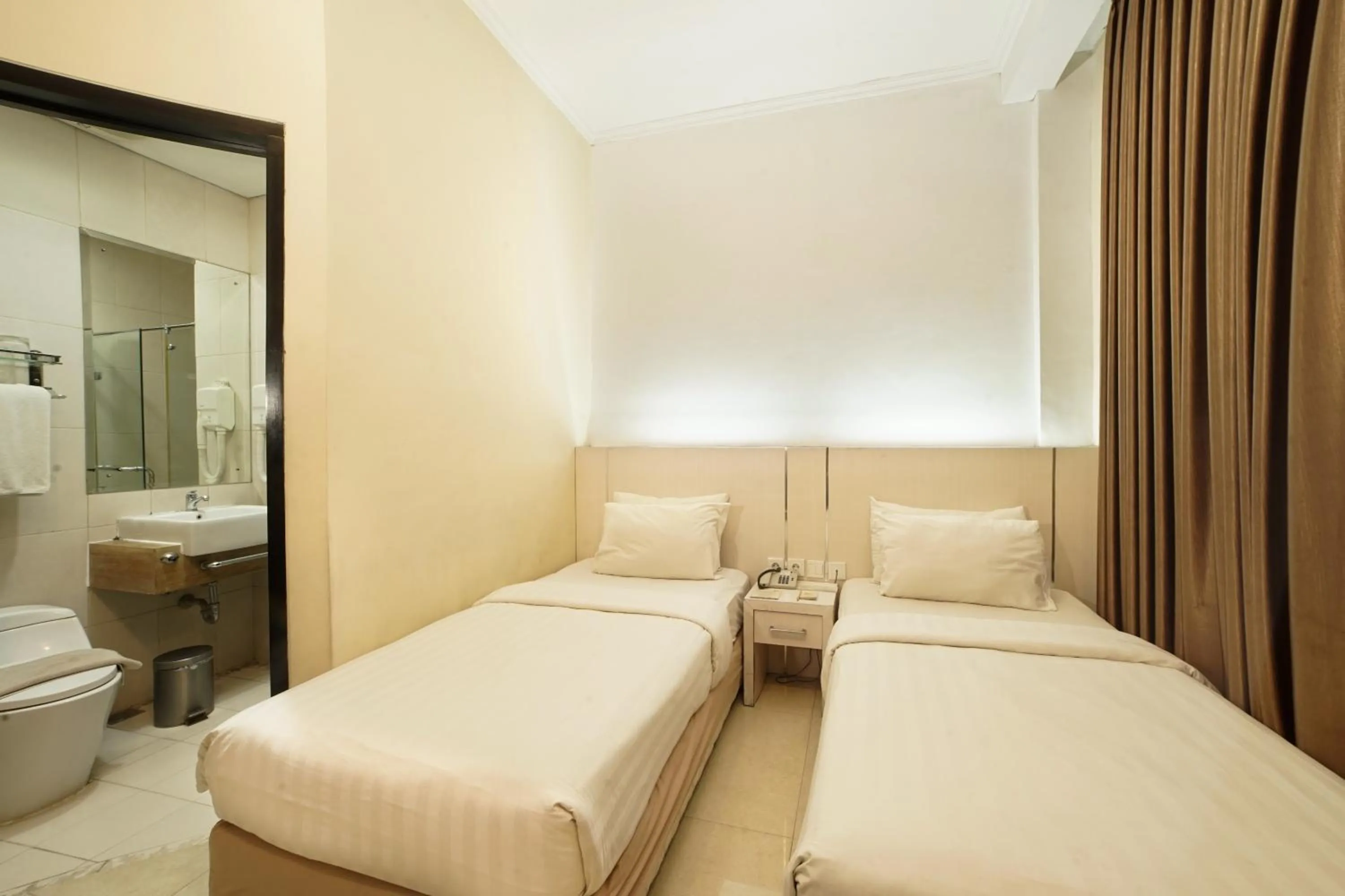 Standard Twin Room in Ros-In Hotel