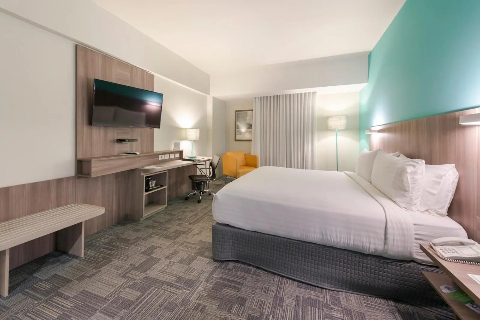 Standard King Room with City View in Holiday Inn - Lima Airport by IHG