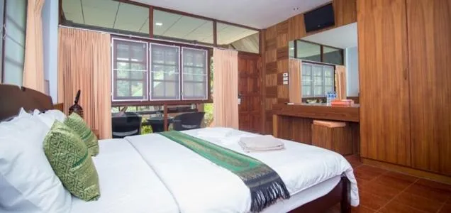Deluxe Double Room with Balcony in Mountain Resort Koh Lipe