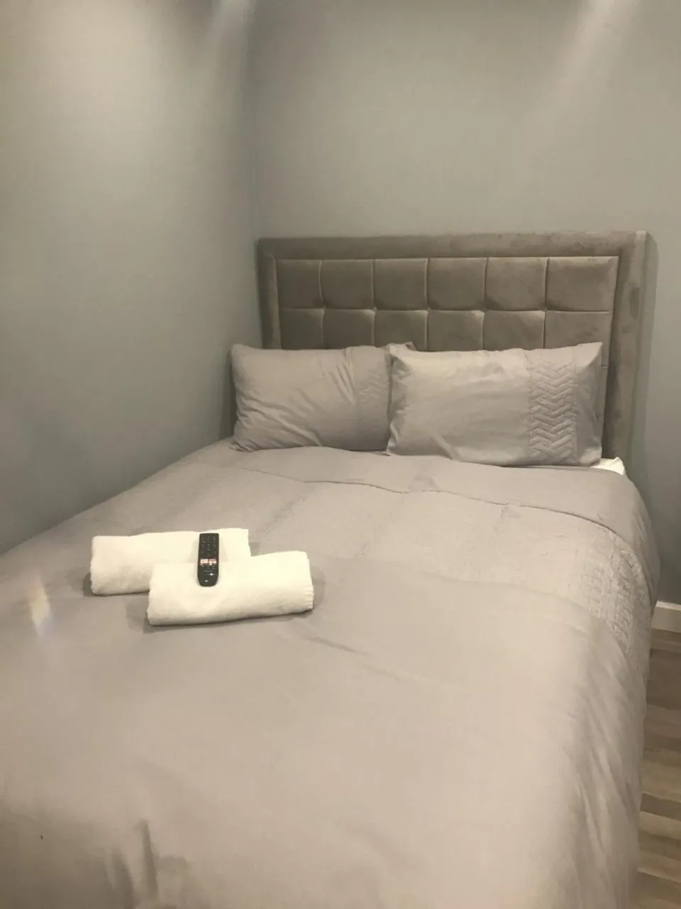 Economy Double Room - no window in Brownlows Inn