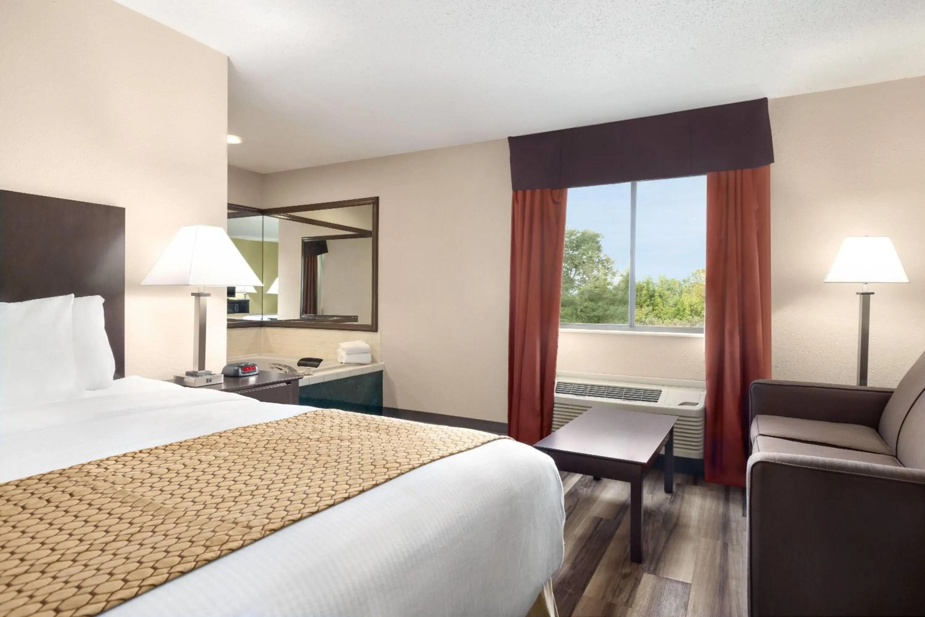 Corner King Studio Suite with Tub - Non-Smoking in Baymont by Wyndham Monroe