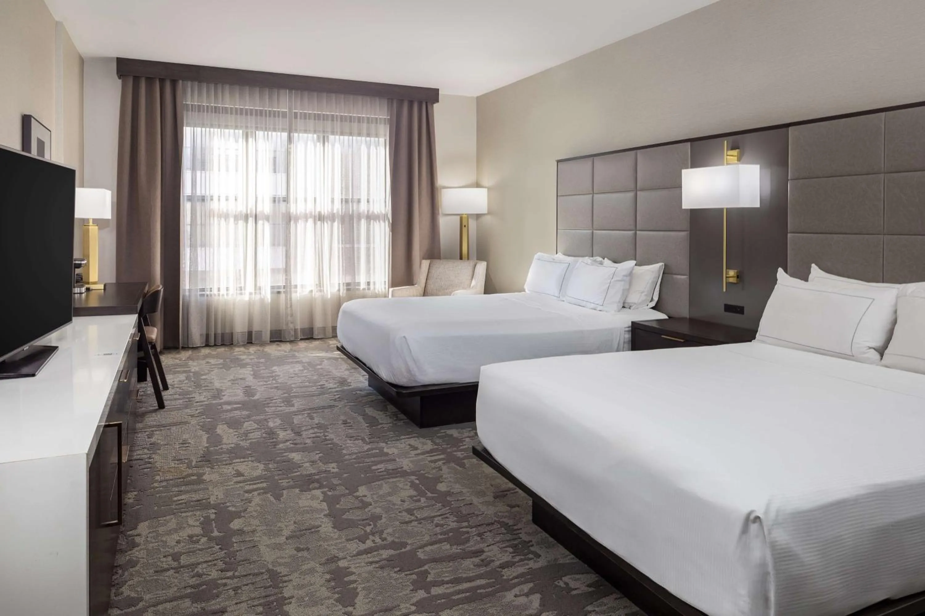 Deluxe Queen Room with Two Queen Beds and Roll-In Shower - Mobility Access in Hilton Promenade Branson Landing