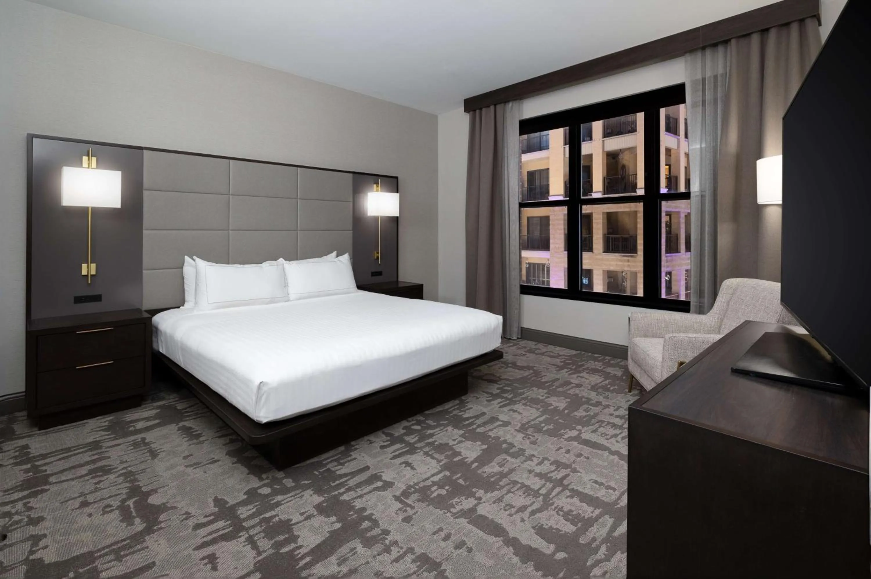 Junior Suite with Garden View in Hilton Promenade Branson Landing