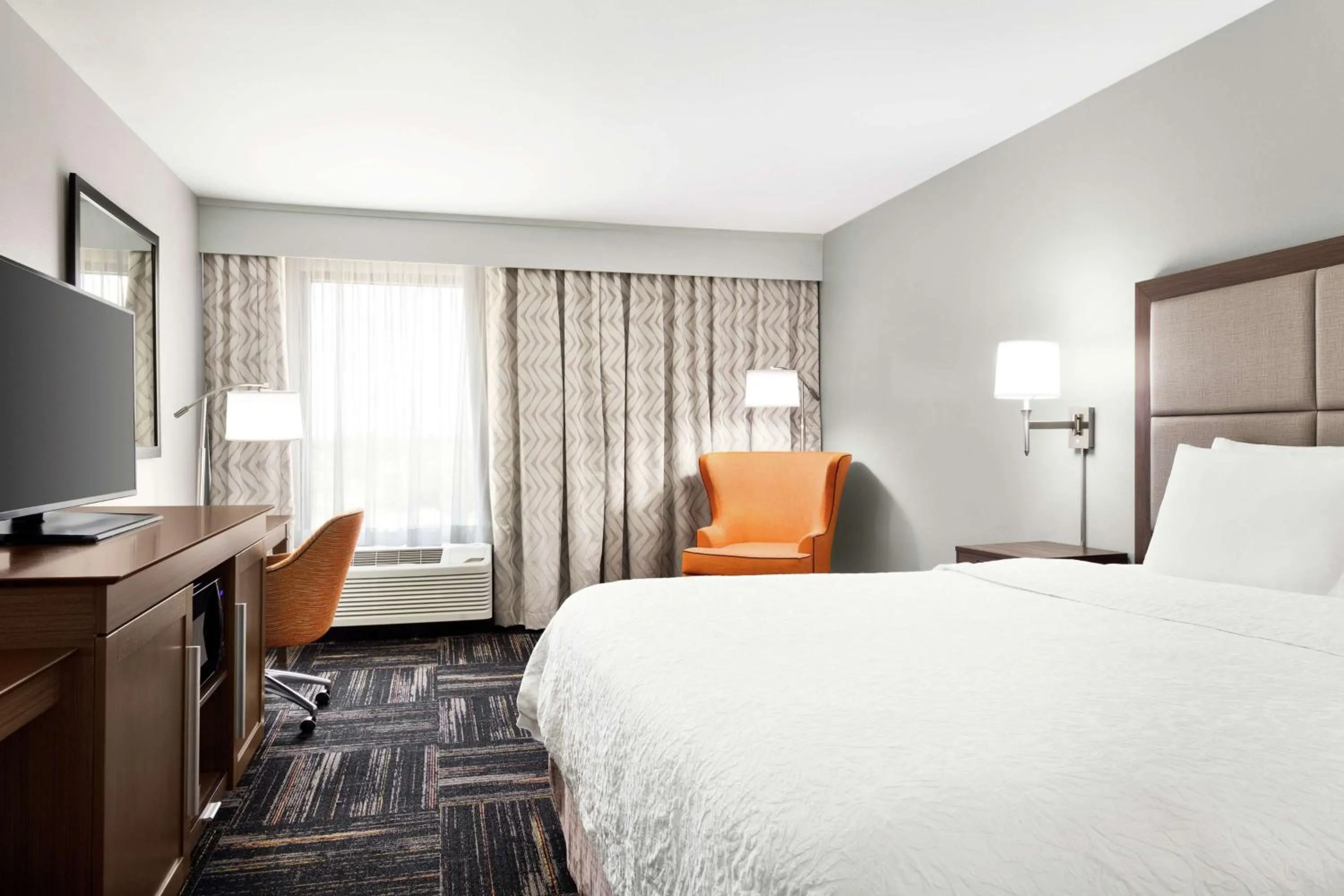 King Room with King Bed - Non-Smoking in Hampton Inn Paris