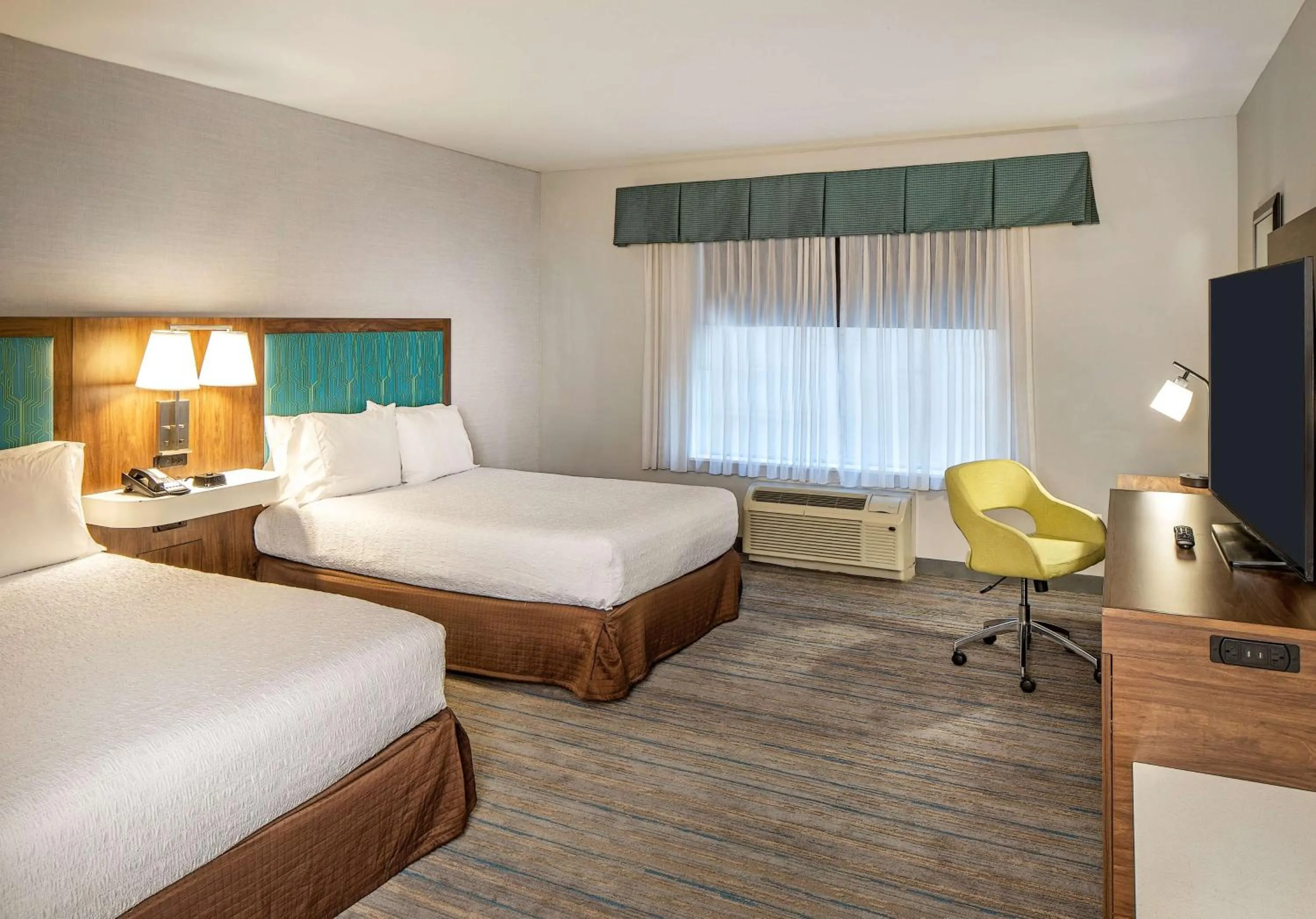 Queen Room with Two Queen Beds - Mobility and Hearing Access/Non-Smoking in Hampton Inn & Suites Omaha Southwest-La Vista
