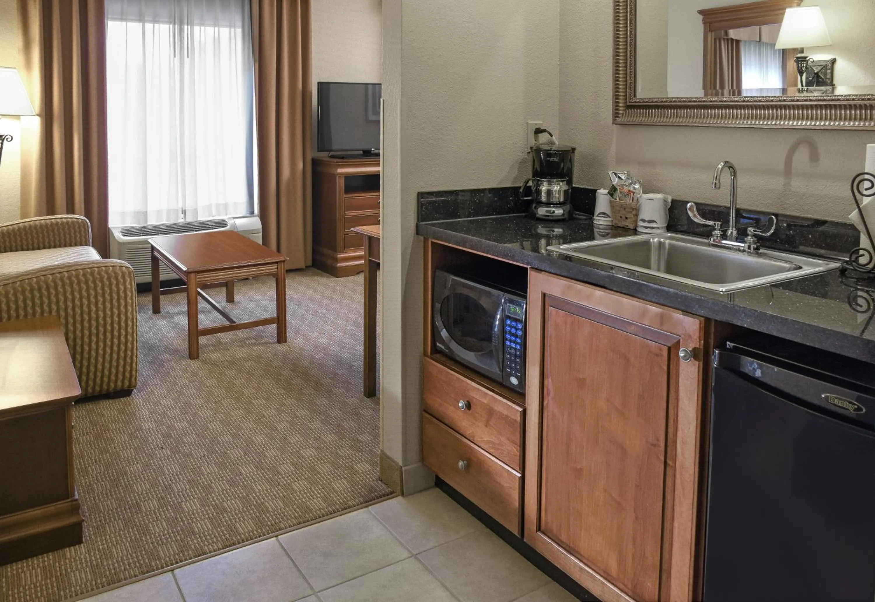 King Studio Suite with Sofa Bed - Non-Smoking in Hampton Inn & Suites Youngstown-Canfield