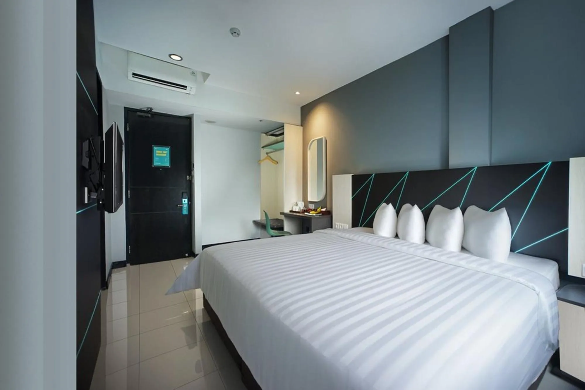Superior King Room in Regantris Malioboro