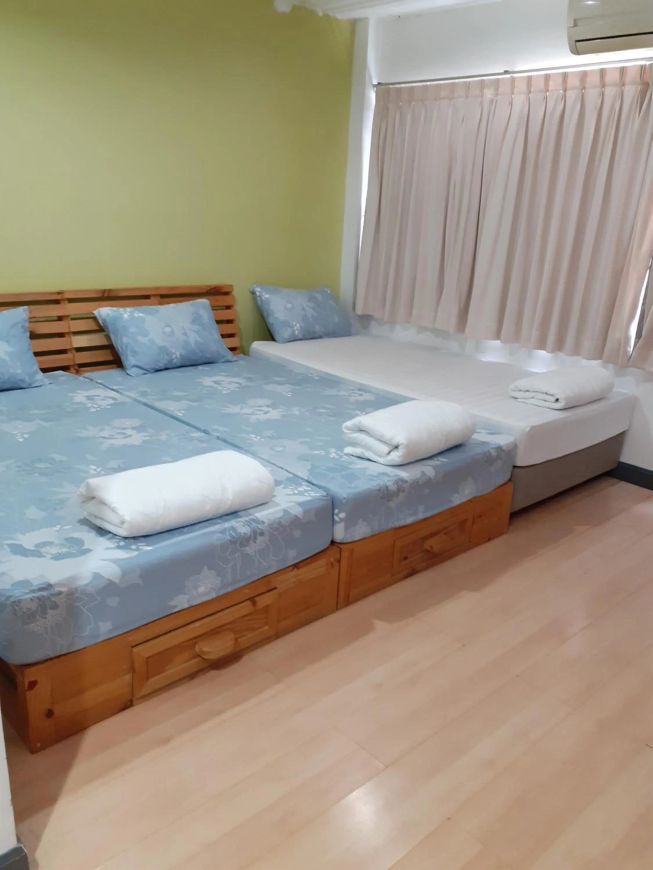 Superior Family Room with Private Bathroom in BaanSu Hostel