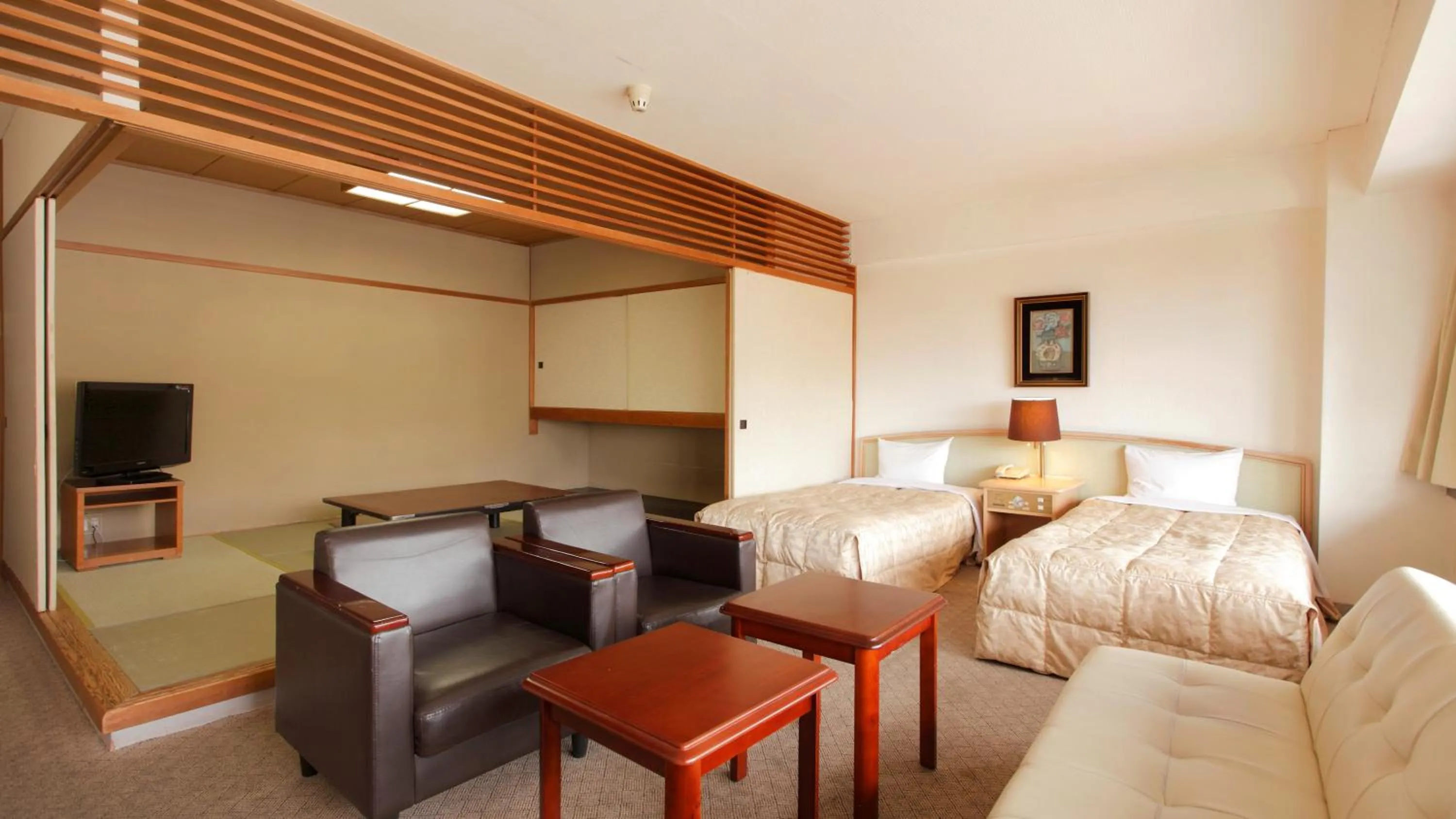 Japanese-Western Style Twin Room（Twin Room + 7.5 tatami） in Atami New Fujiya Hotel