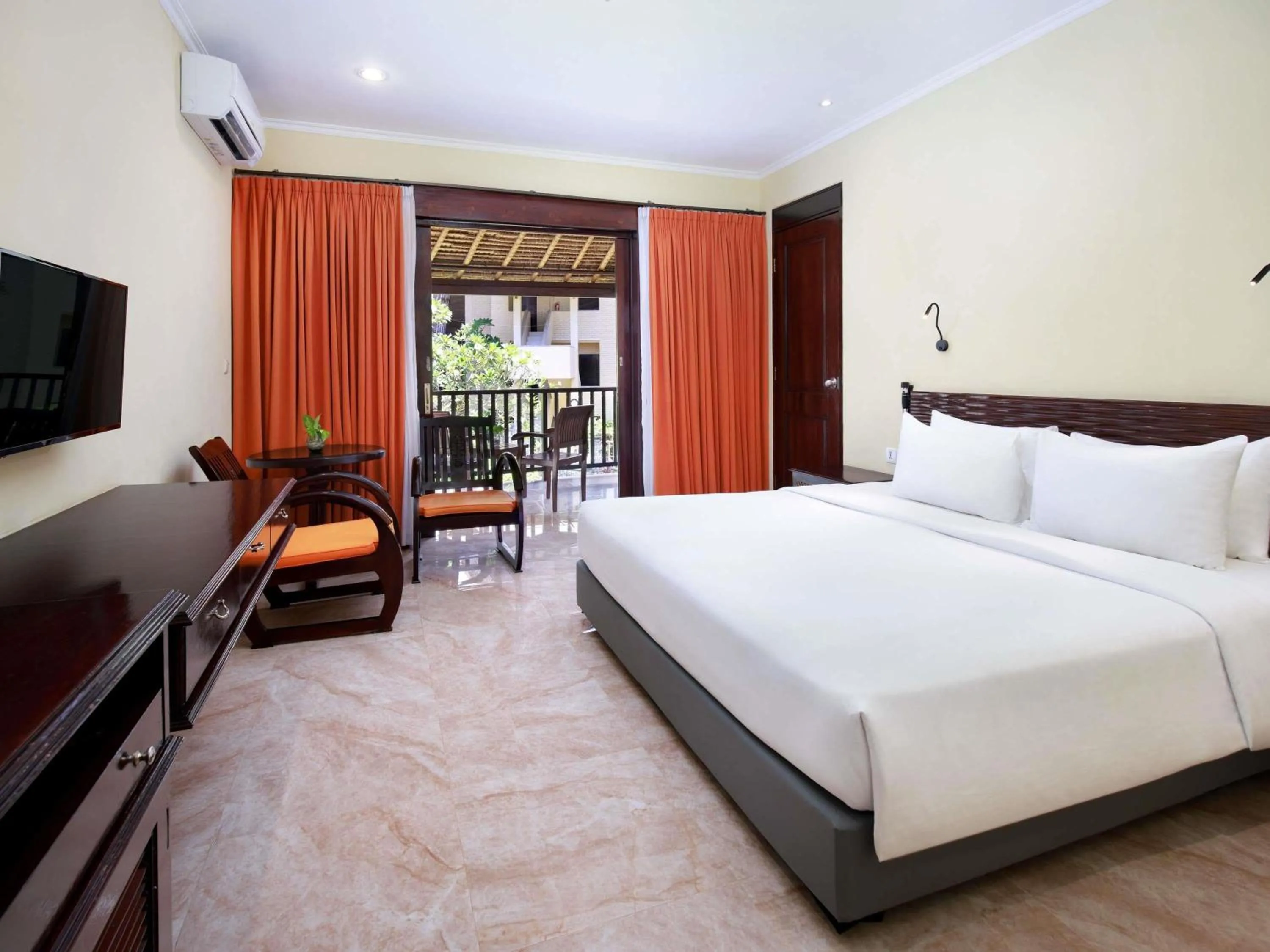 Deluxe King Room in Mercure Resort Sanur