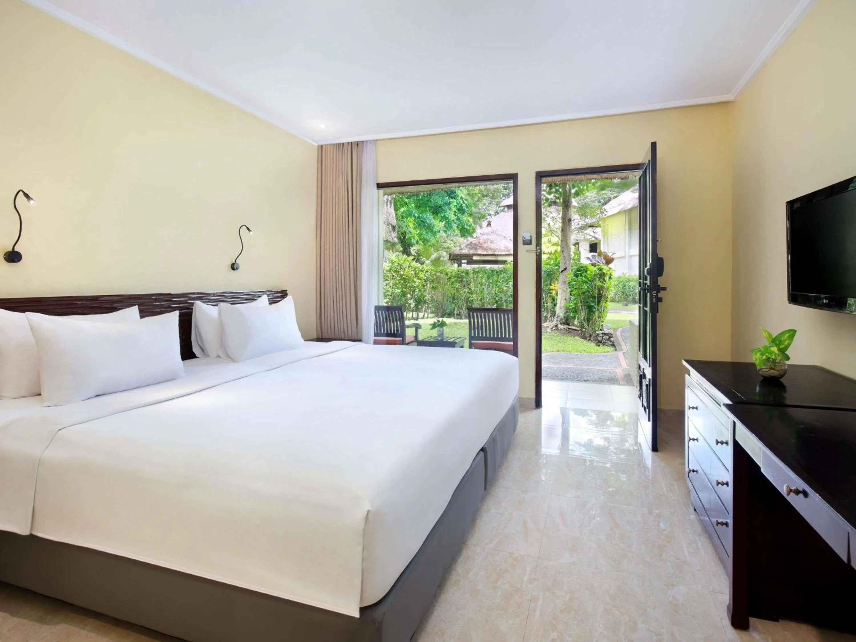 Superior Twin Room in Mercure Resort Sanur