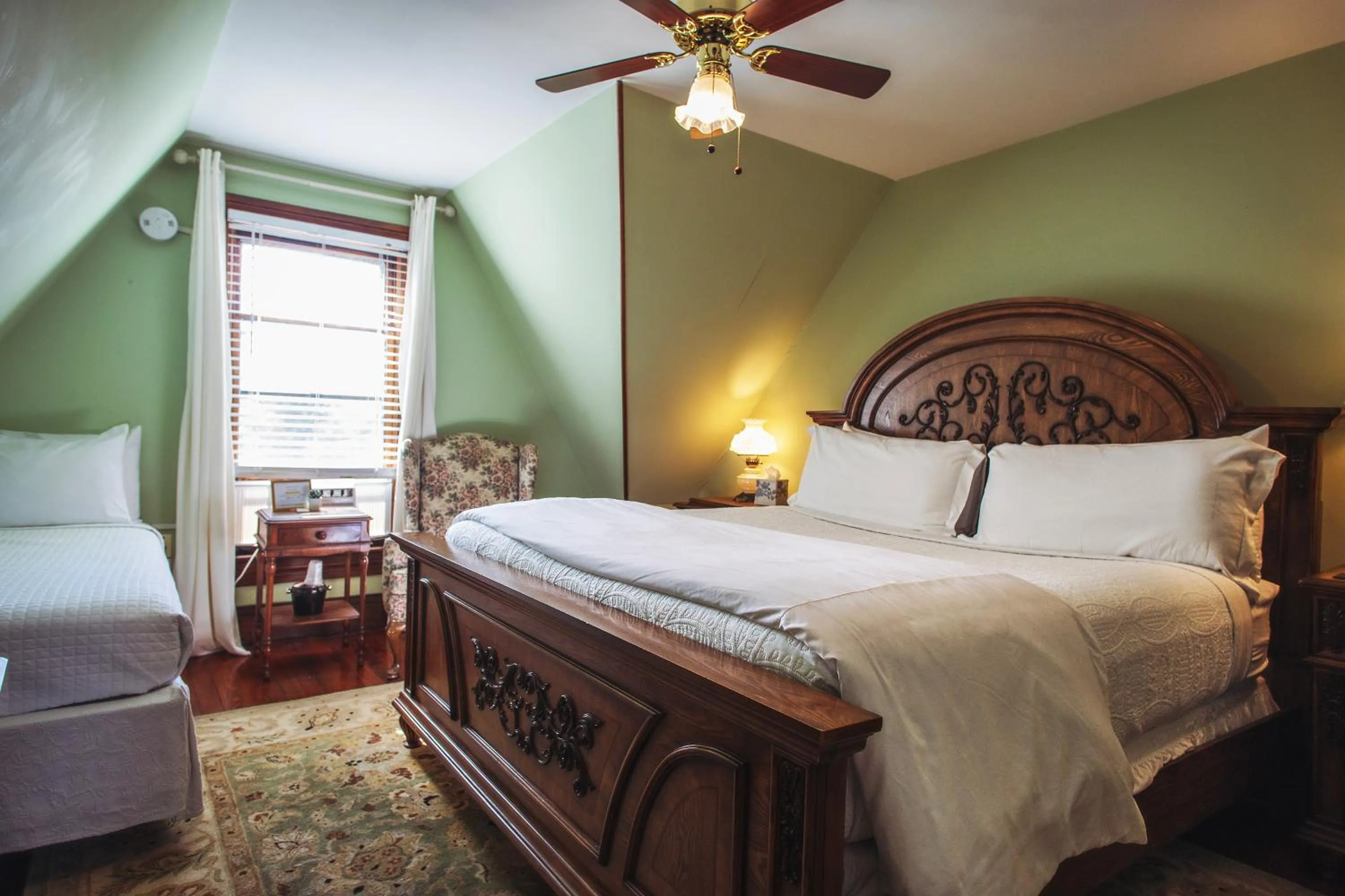 Page Bedroom in Cedar Crest Inn