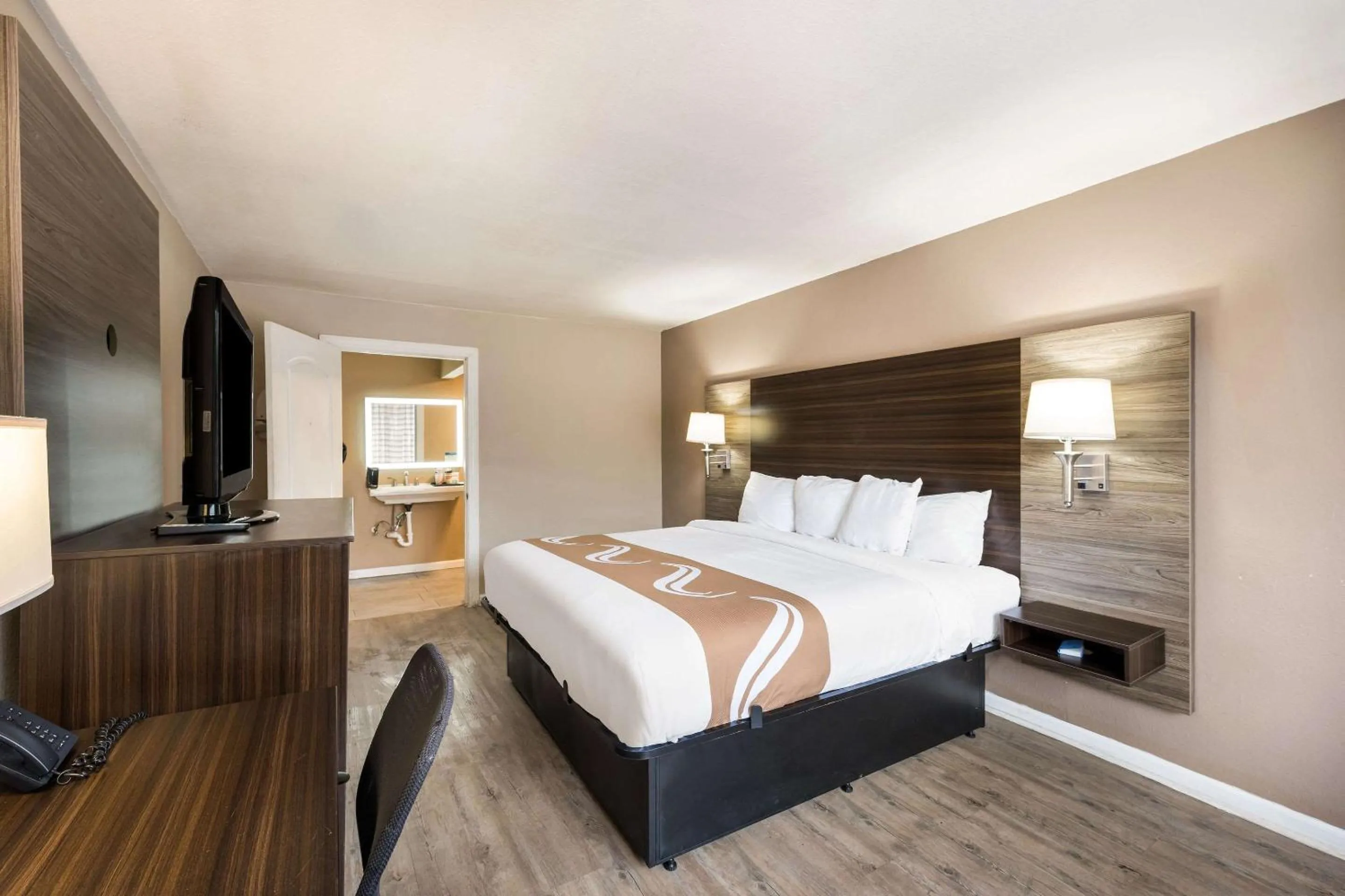 King Room - Accessible/Smoking in Quality Inn