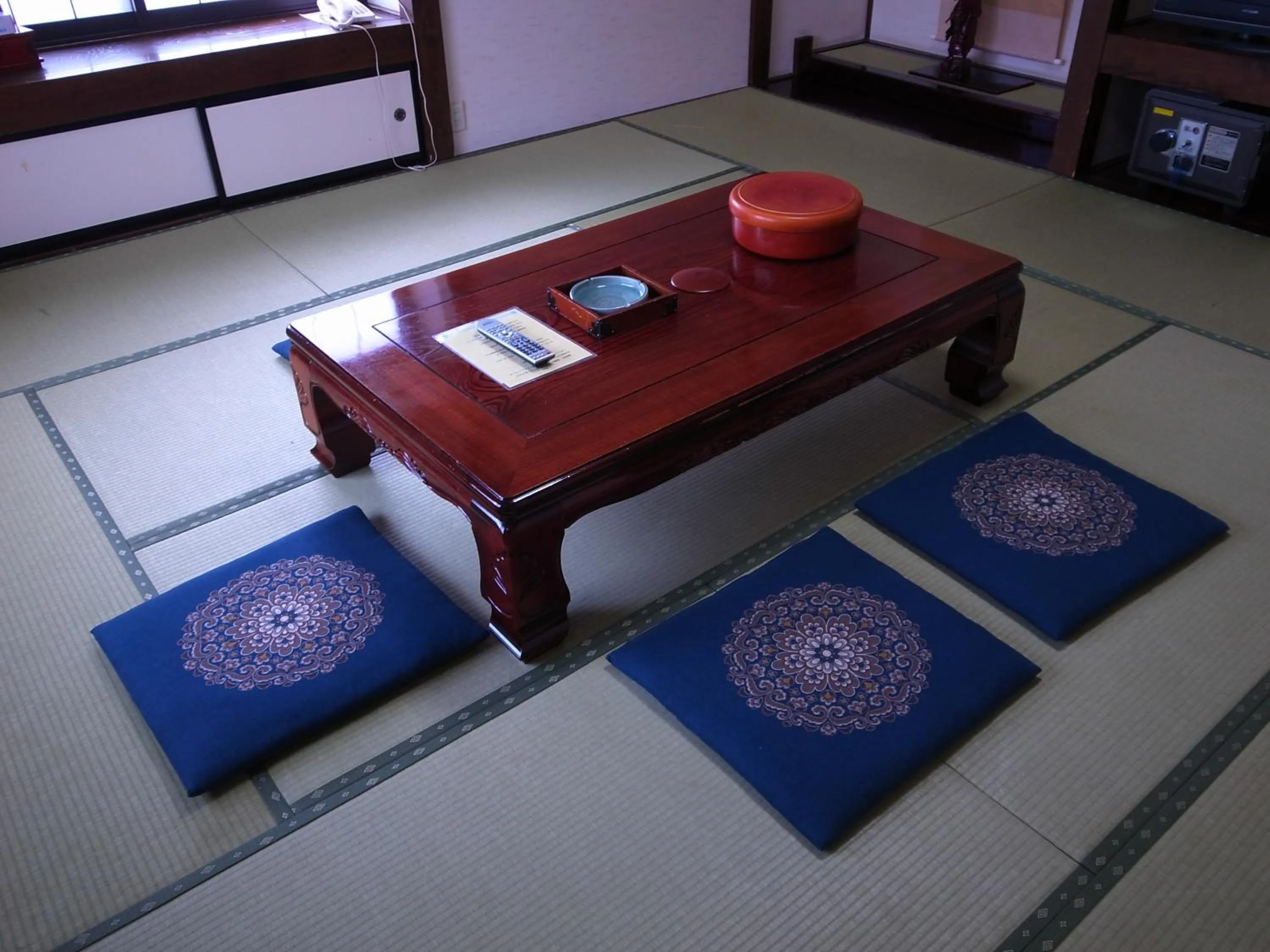 Japanese-Style Standard Family Room with Shared Bathroom in Ryokan Murayama