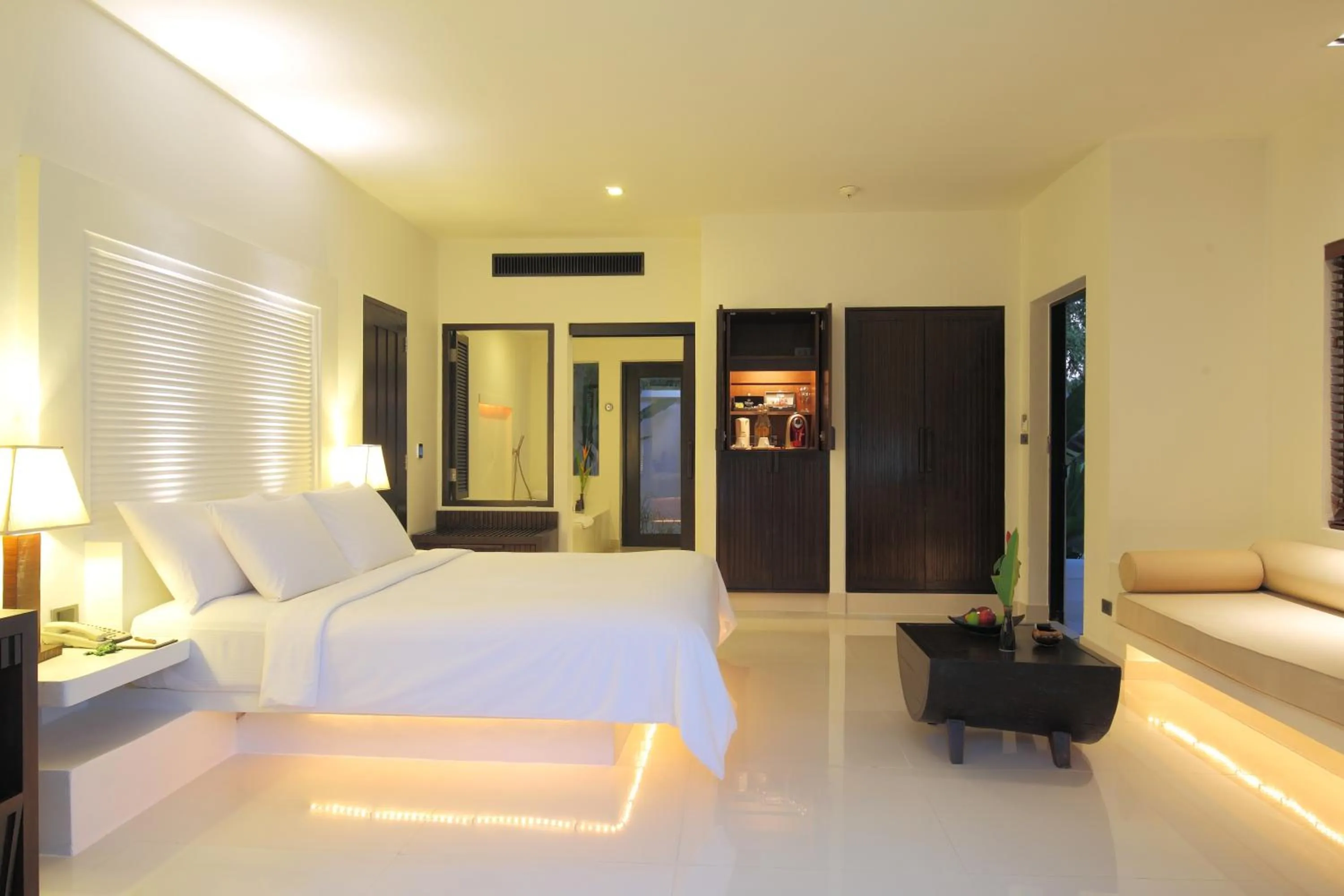 Deluxe King with Pool View in The Racha