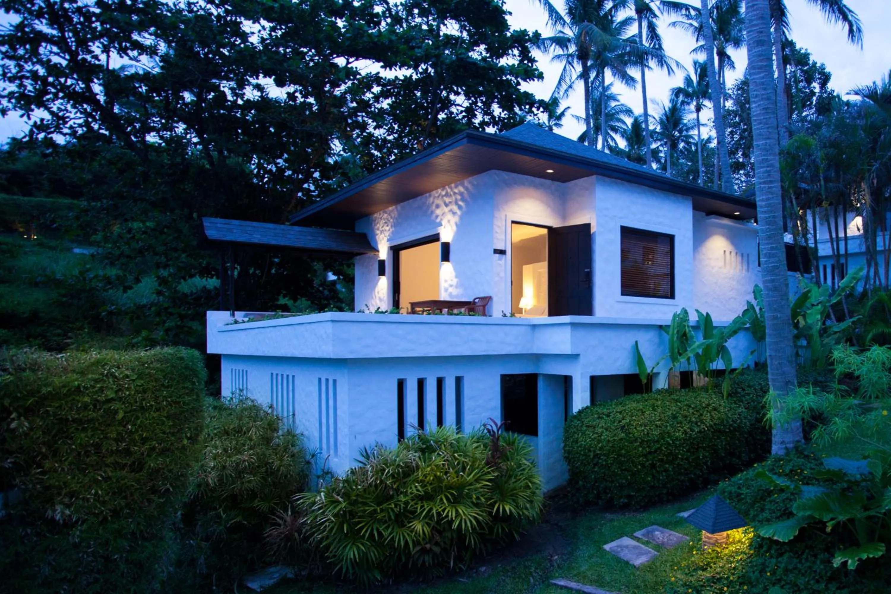 Grand Deluxe Villa with Partial Seaview in The Racha