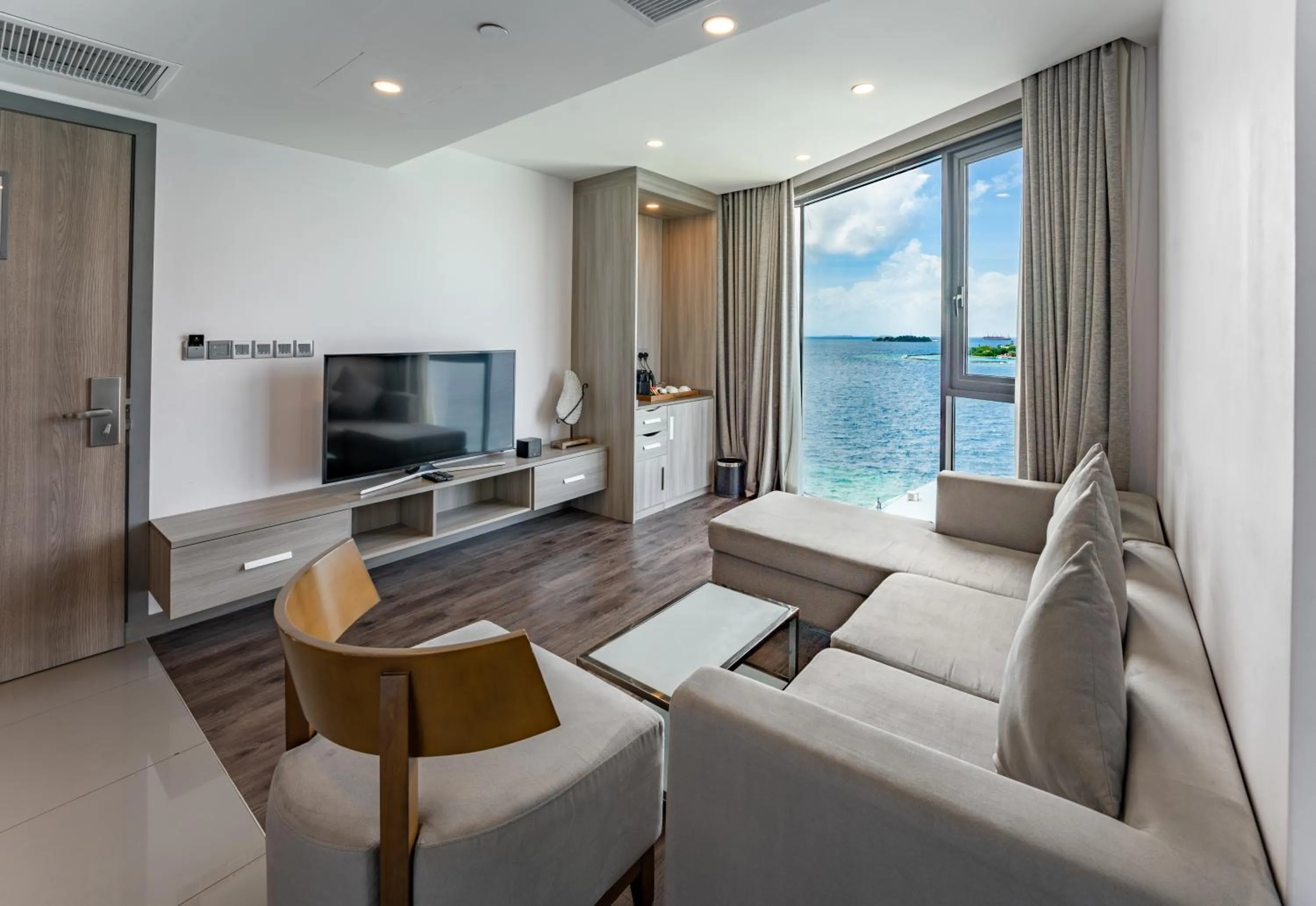 Junior Ocean View Suite (Free Return Airport Transfer & 10% off on Food & Beverage) - single occupancy in Maagiri Hotel