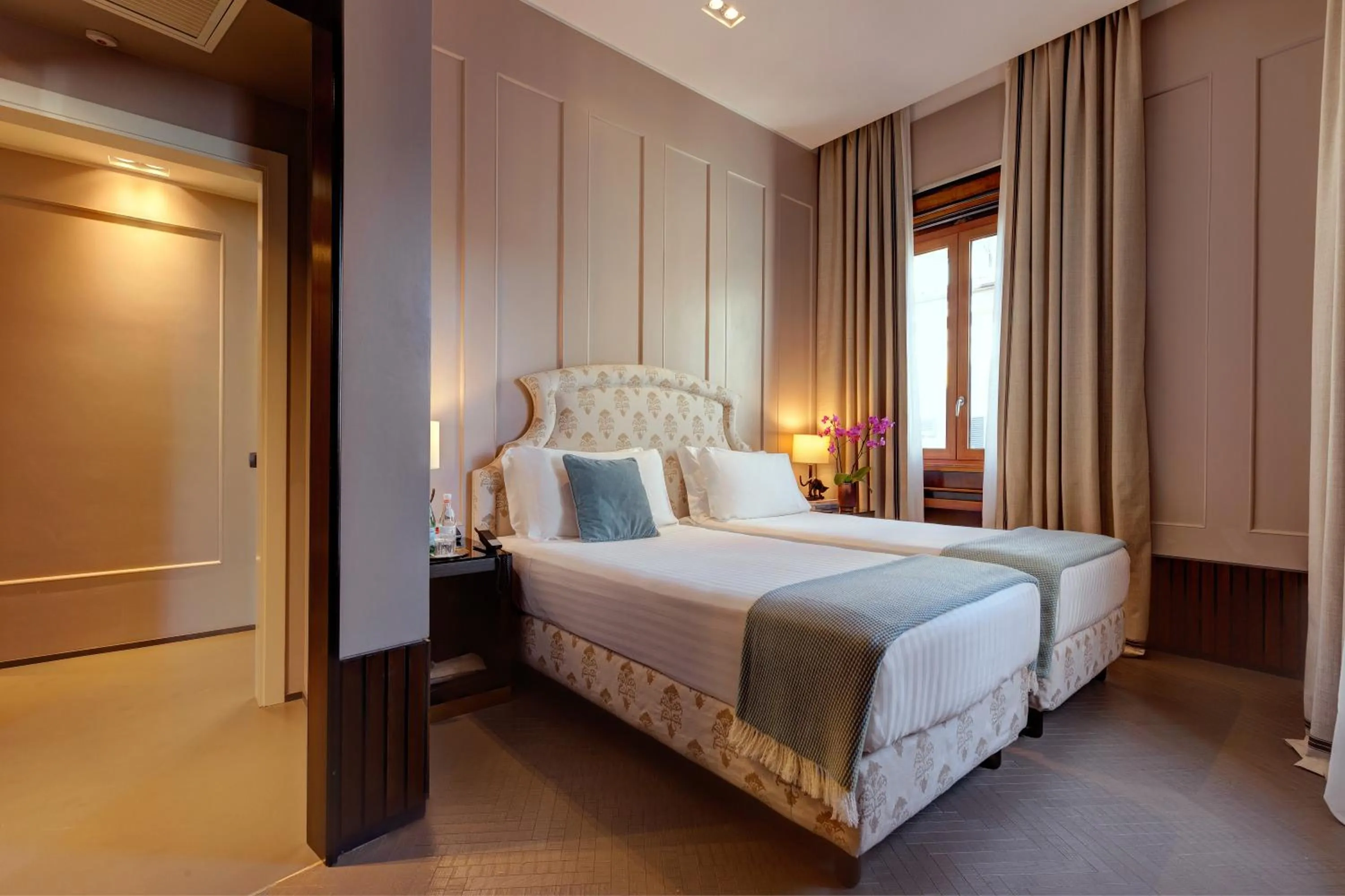 Family Two-Bedroom King Deluxe Room in Singer Palace Hotel Roma