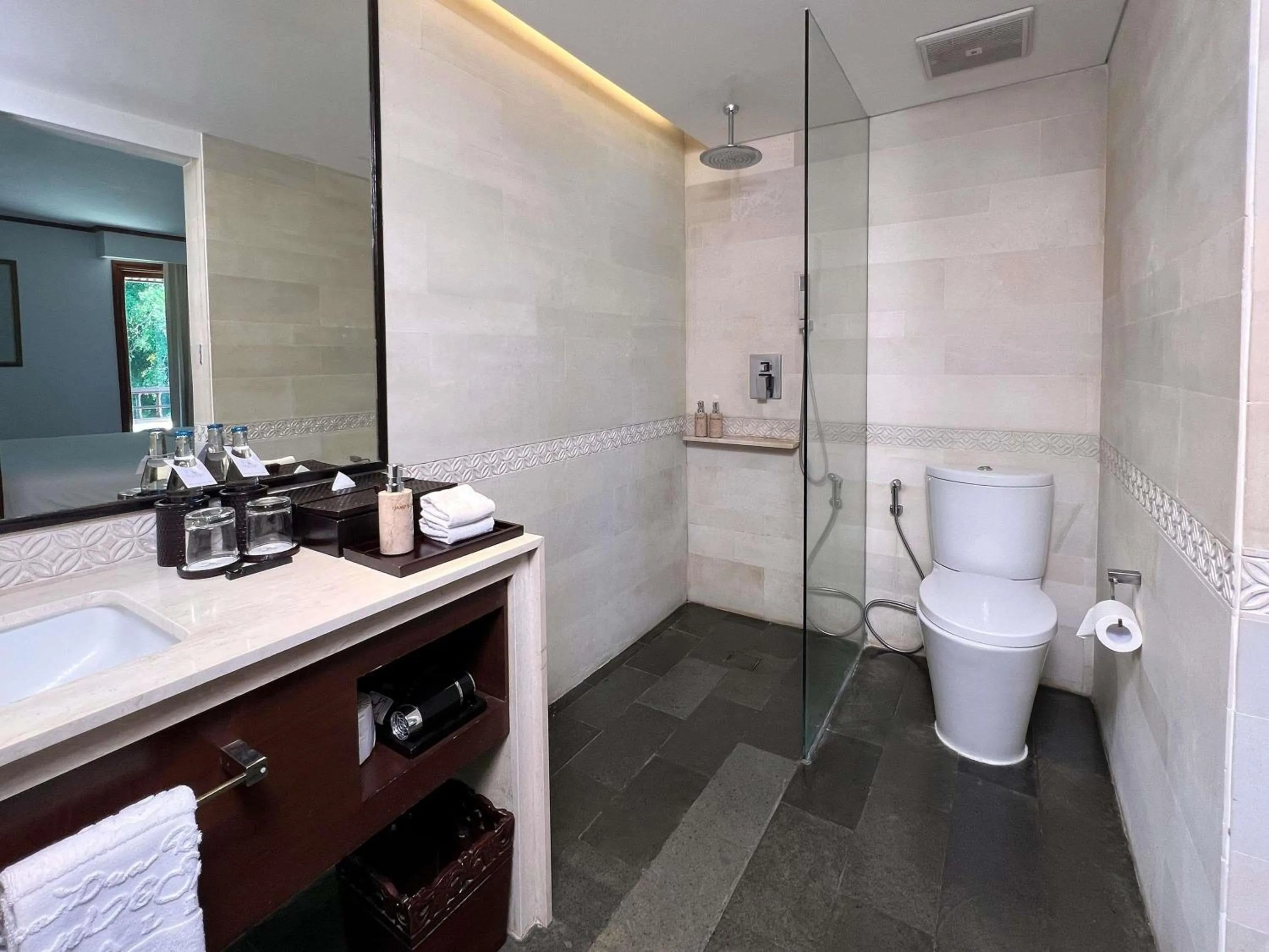 Superior Twin Room in Nusa Dua Beach Hotel and Spa - Handwritten Collection