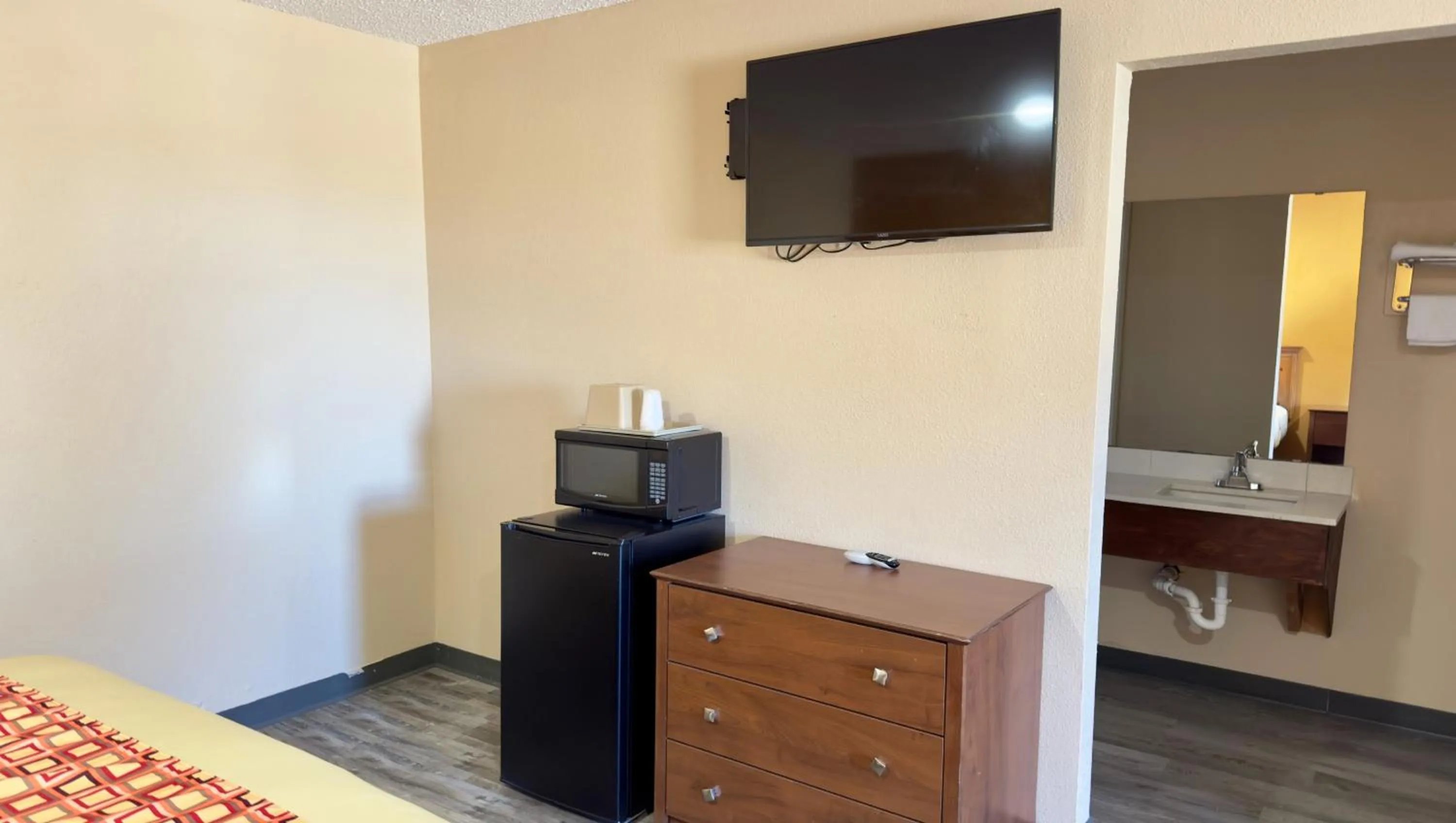 Queen Room with Two Queen Beds Smoking in Regency Inn Hondo